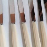 Set of 12 Bakelite table and dessert knives
