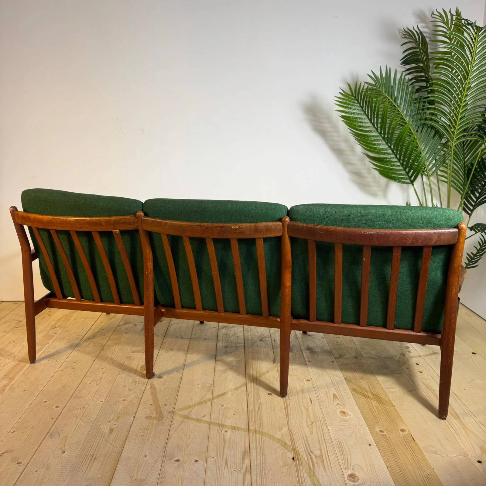 Vintage three-seater canapé by Svend Aage Eriksen for Glostrup Møbelfabrik – Danish design from the 1960s.