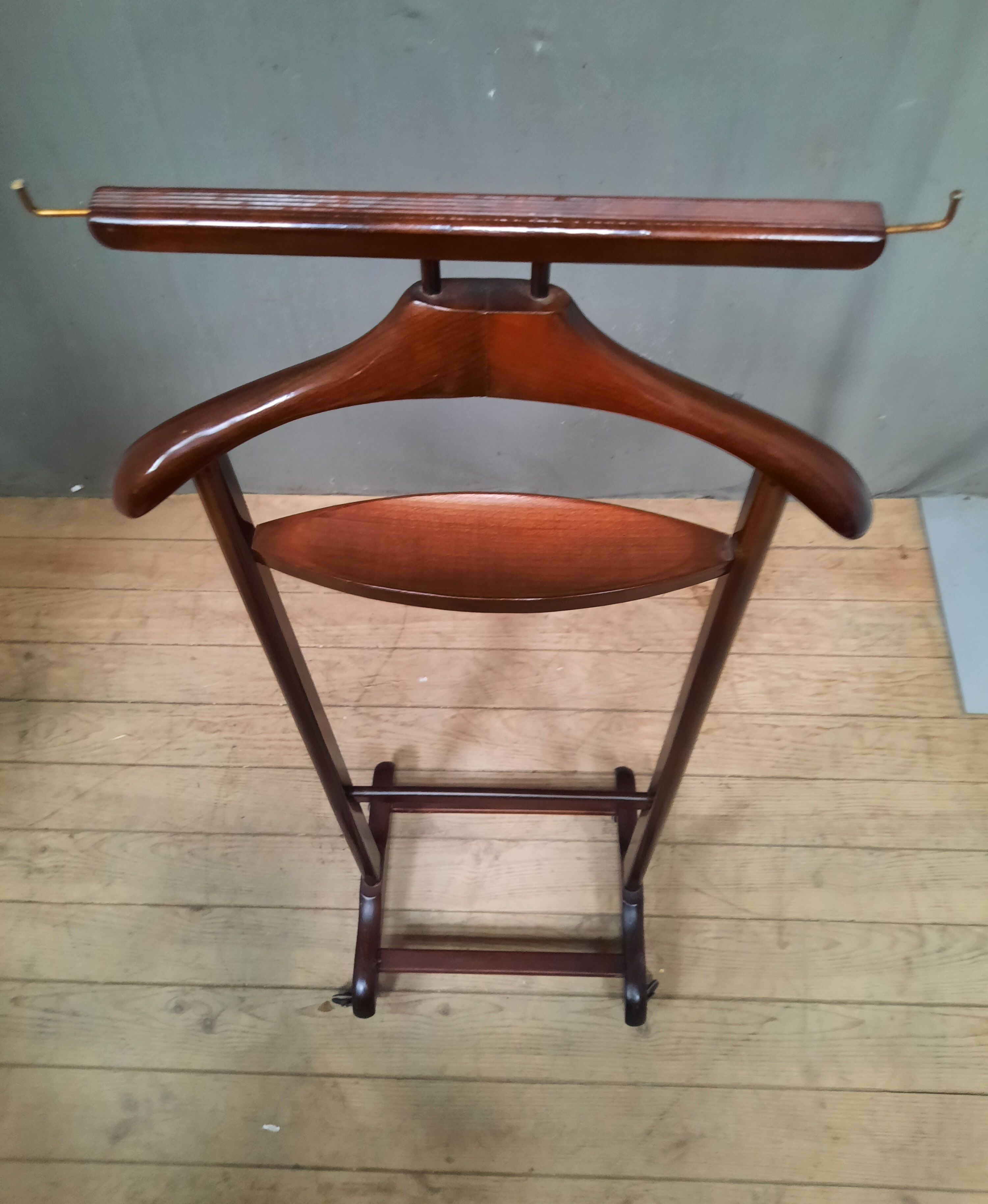 Varnished wooden valet