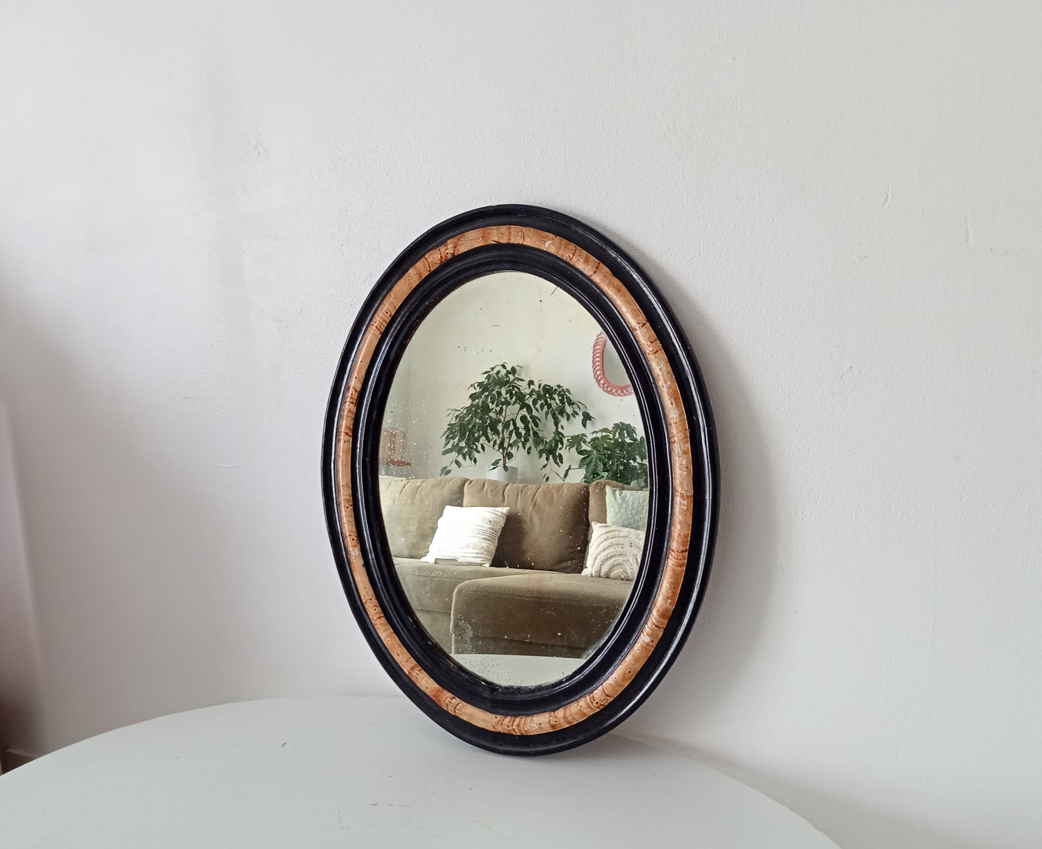 19th-century antique mirror in wood and stucco.