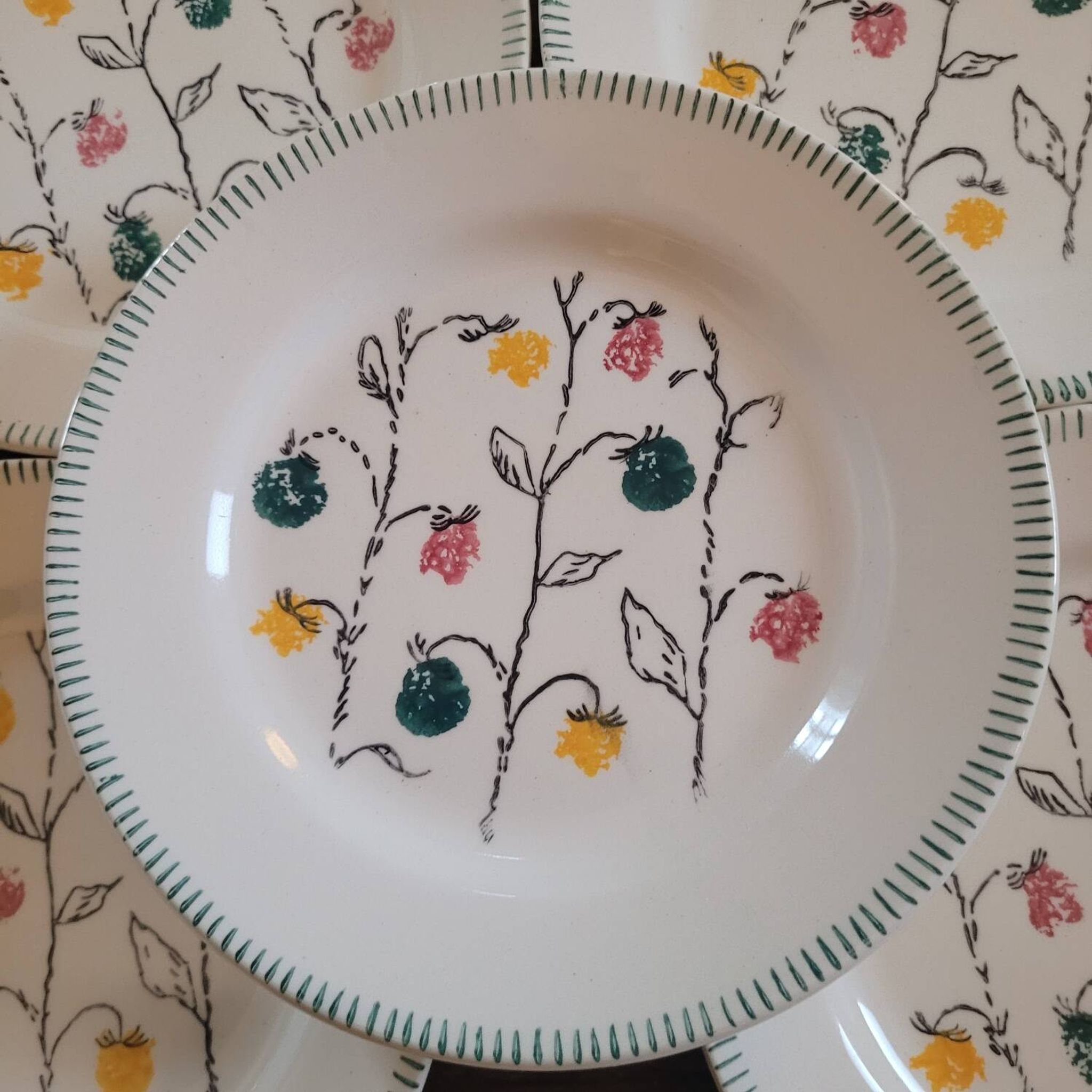 Assiettes à dessert faïence et décor floral 50's