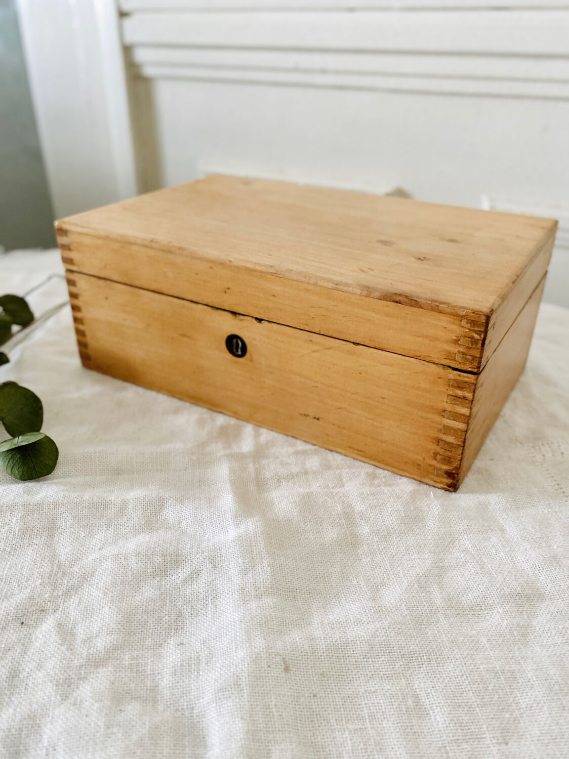 Small wooden storage chest box with keyless lid