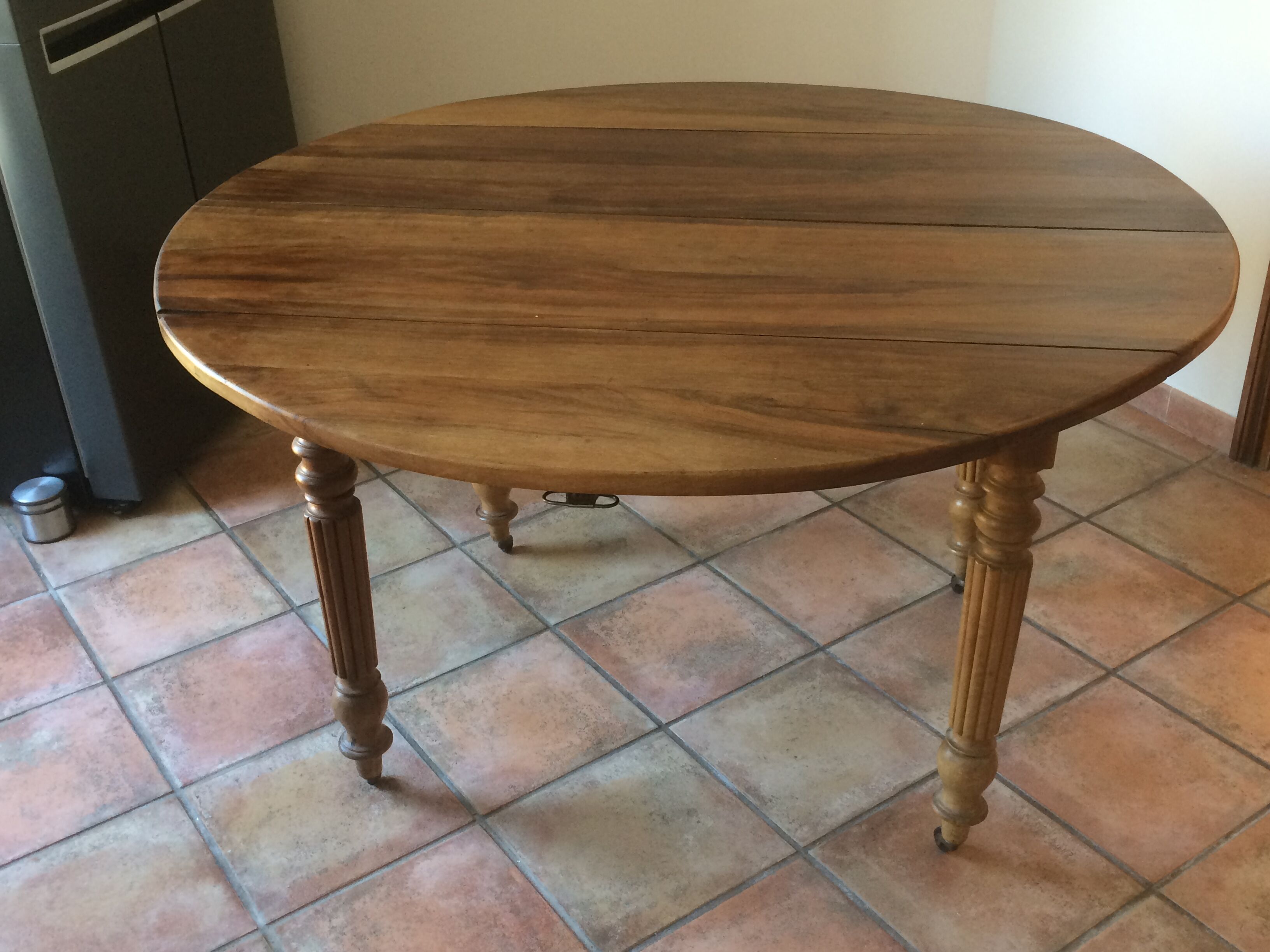 Round table extendable