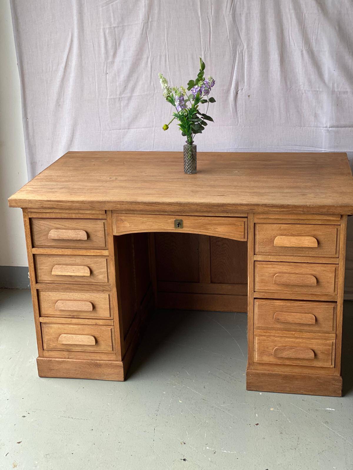 Bureau américain de maître d'école vintage des années 40 rénové