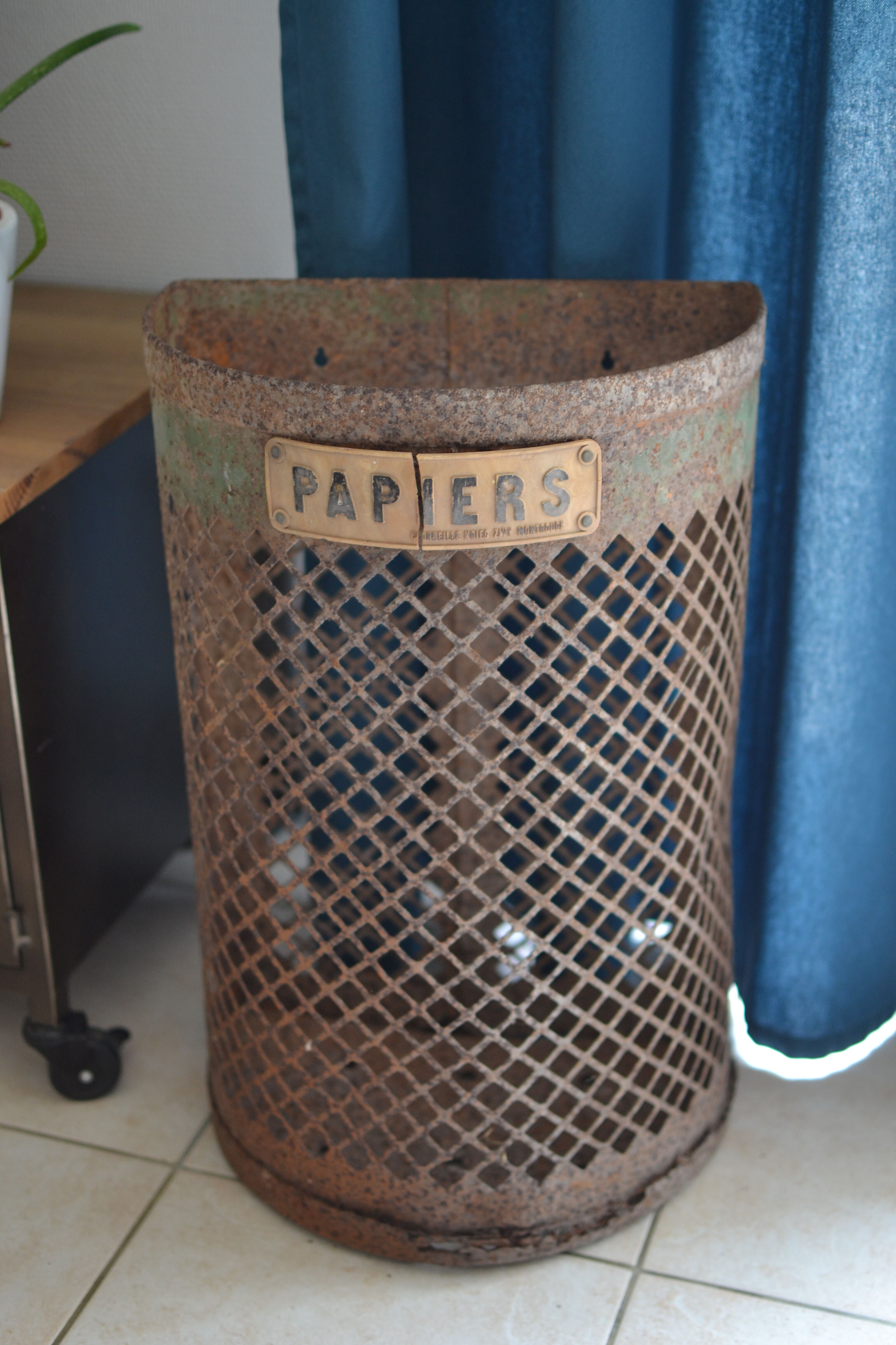 Old paper bin on rue Montrouge