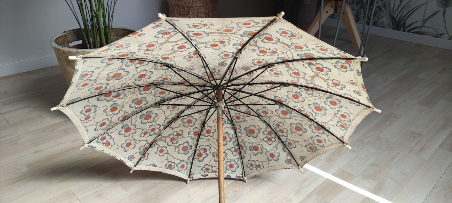 Vintage cotton canvas umbrella with floral pattern