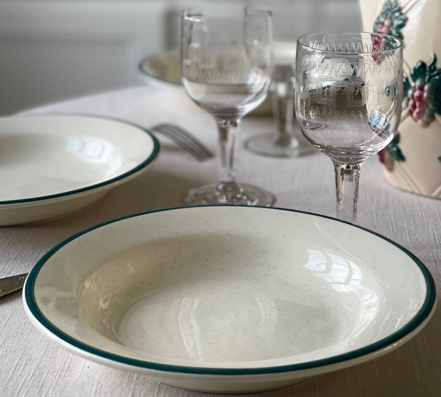 6 earthenware soup plates
