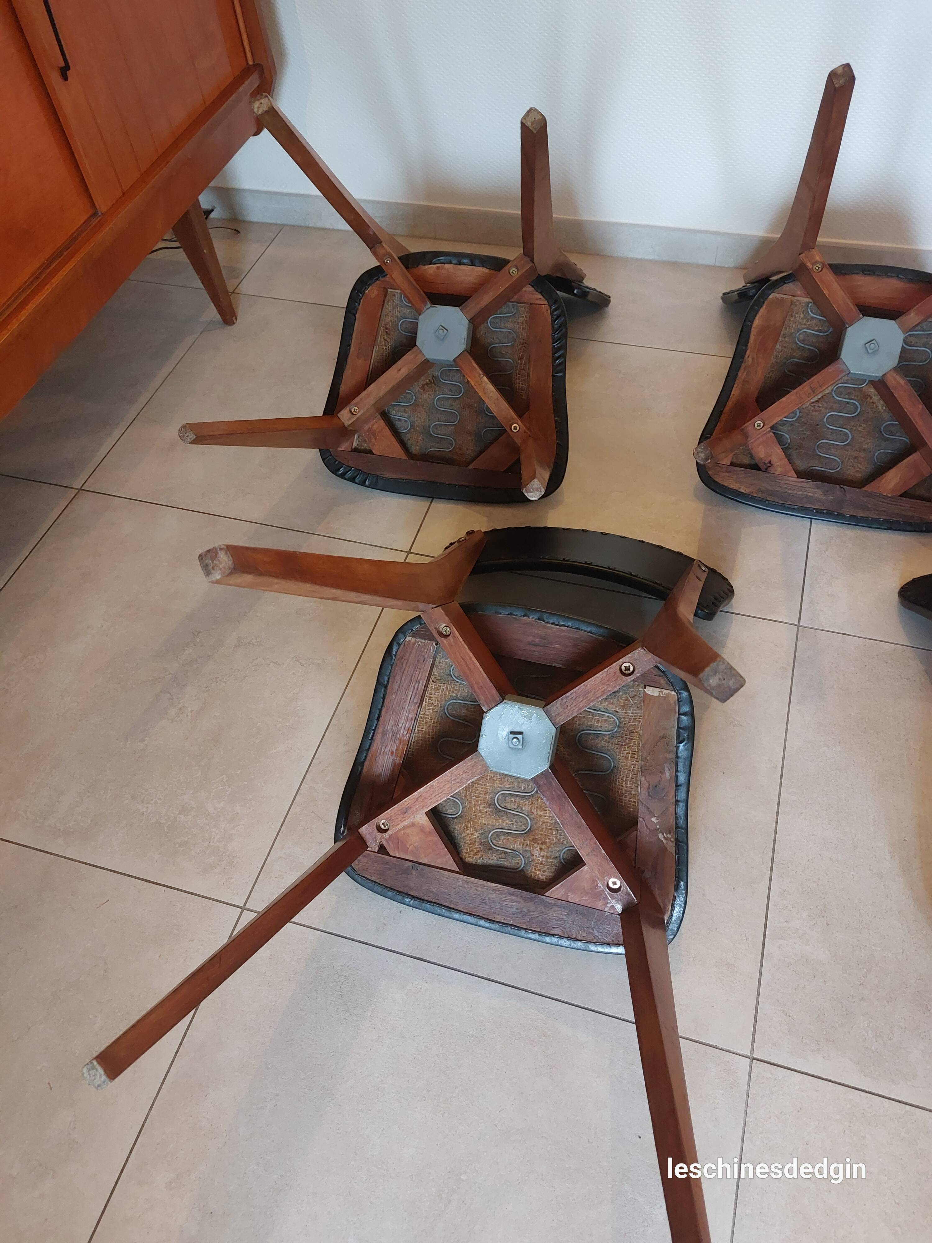 5 chairs in wood and black faux leather, Scandinavian style