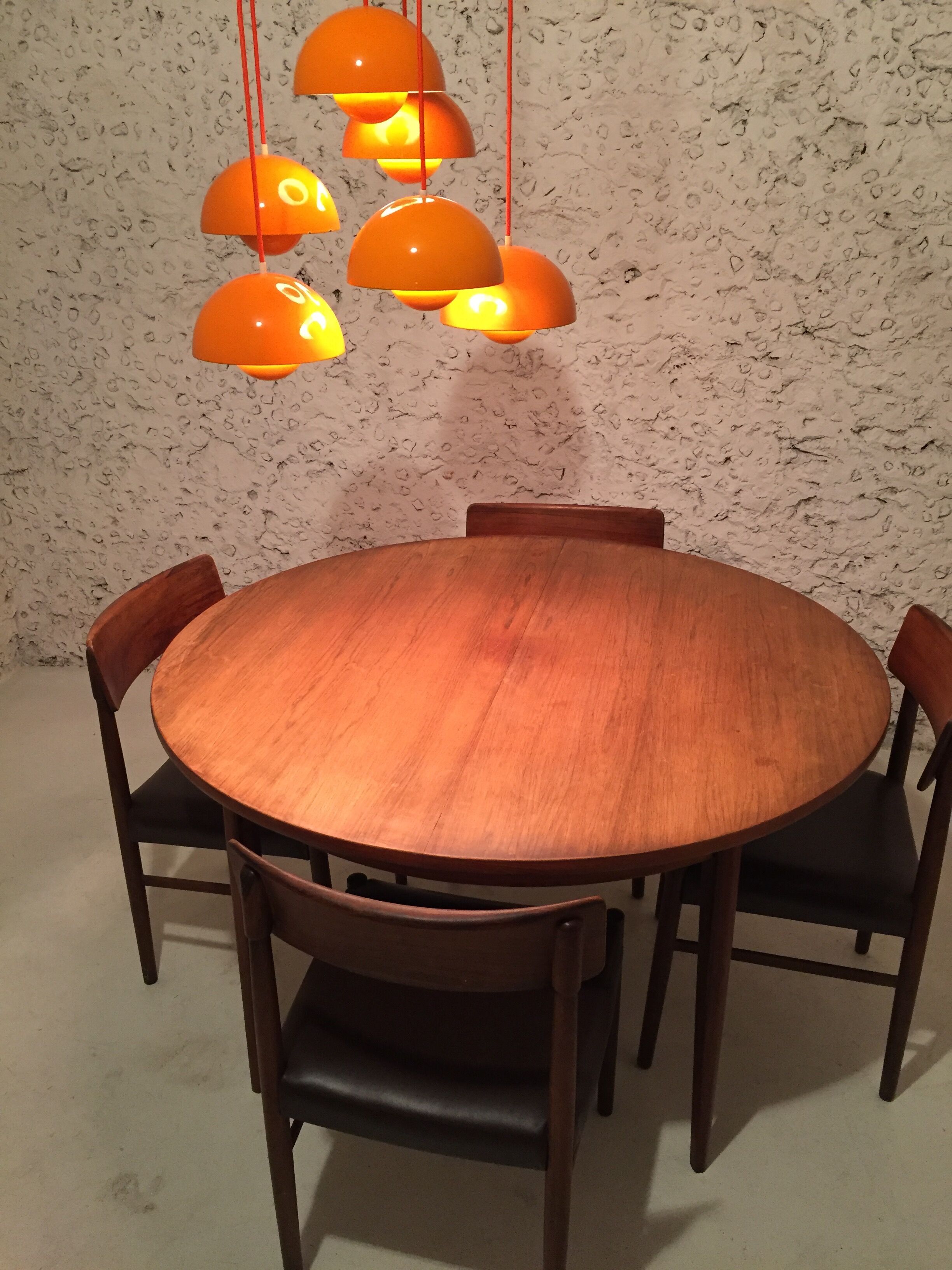 Scandinavian round table in rosewood veneer