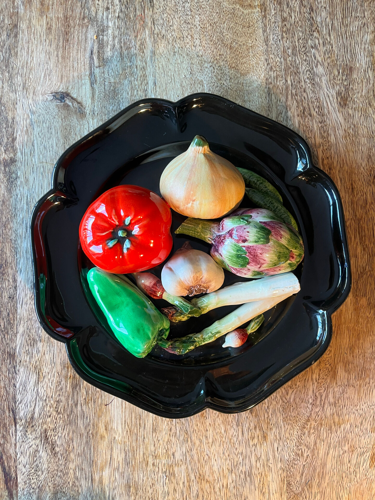 Assiette trompe l’oeil vallauris aux légumes