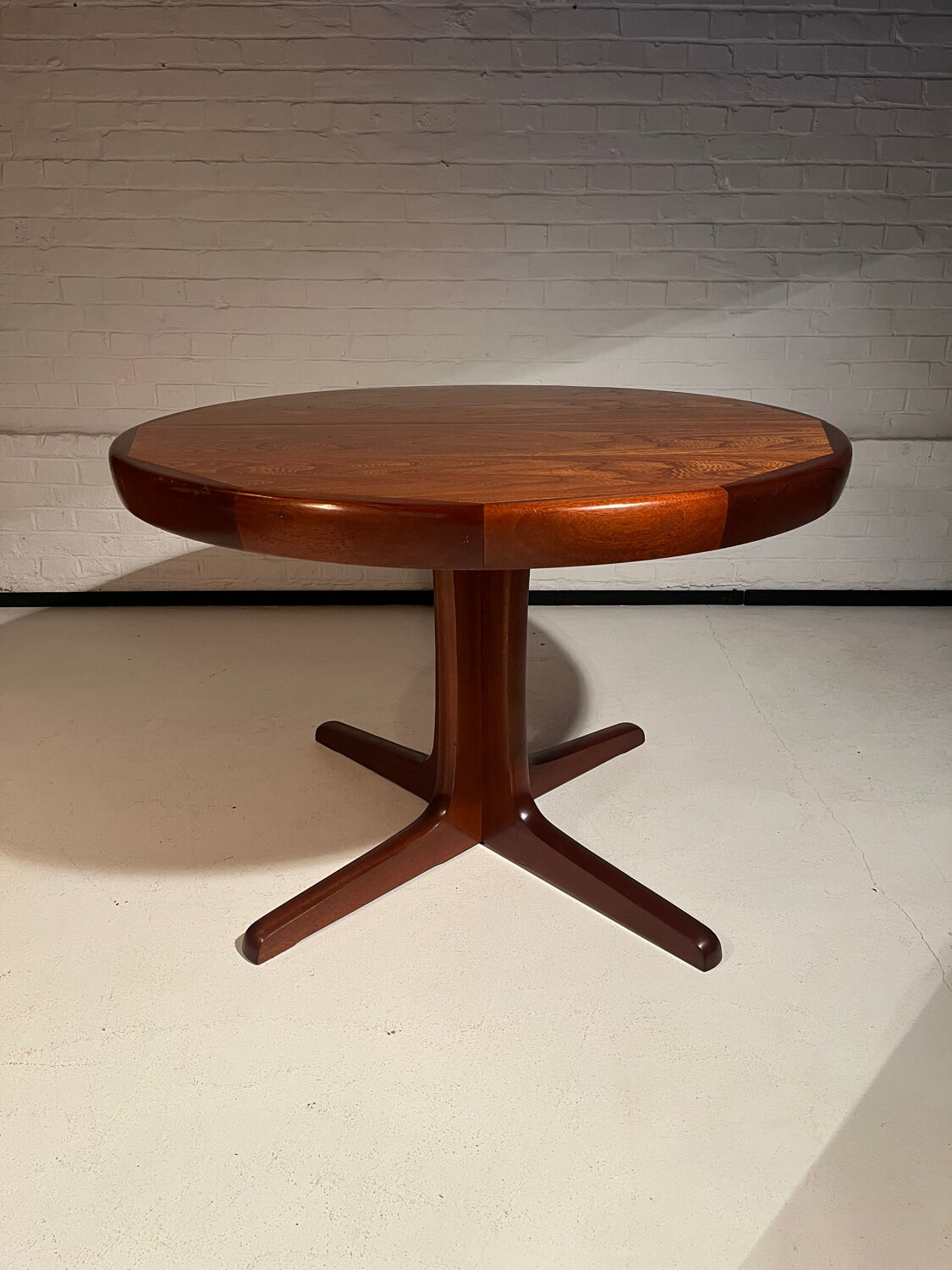 Vintage style Baumann table 110 cm