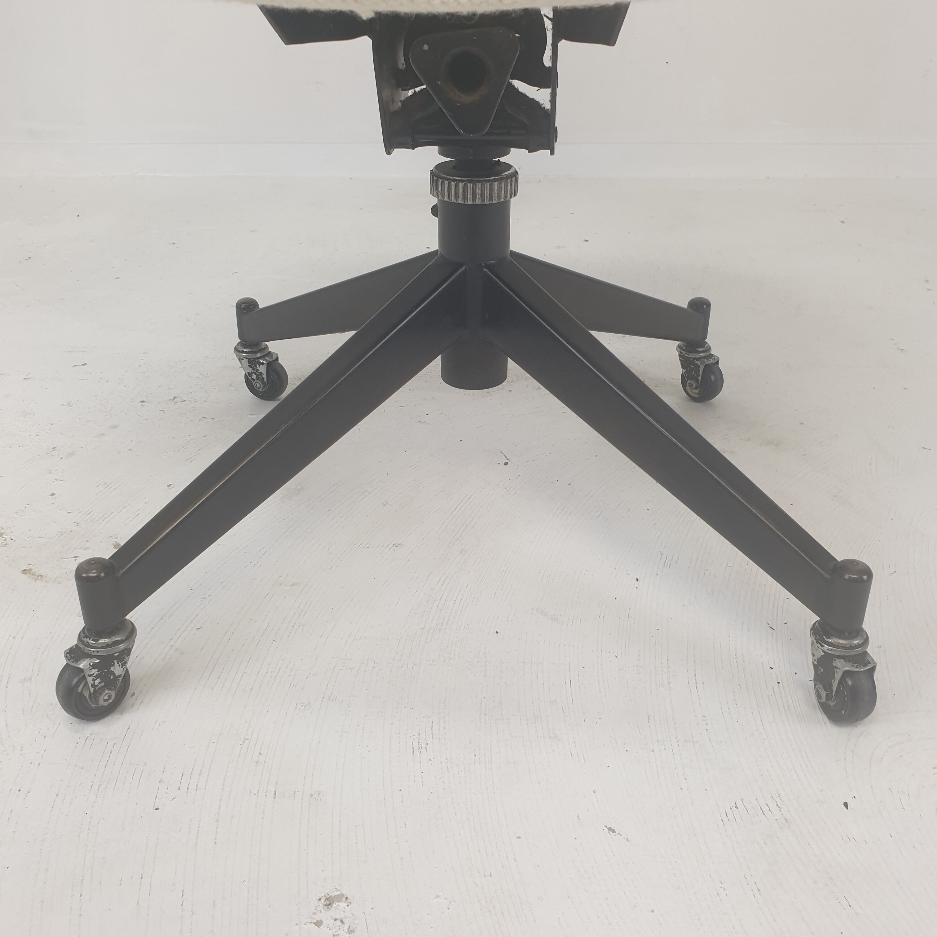 Mid-Century Italian Swivel Armchair, 1960s