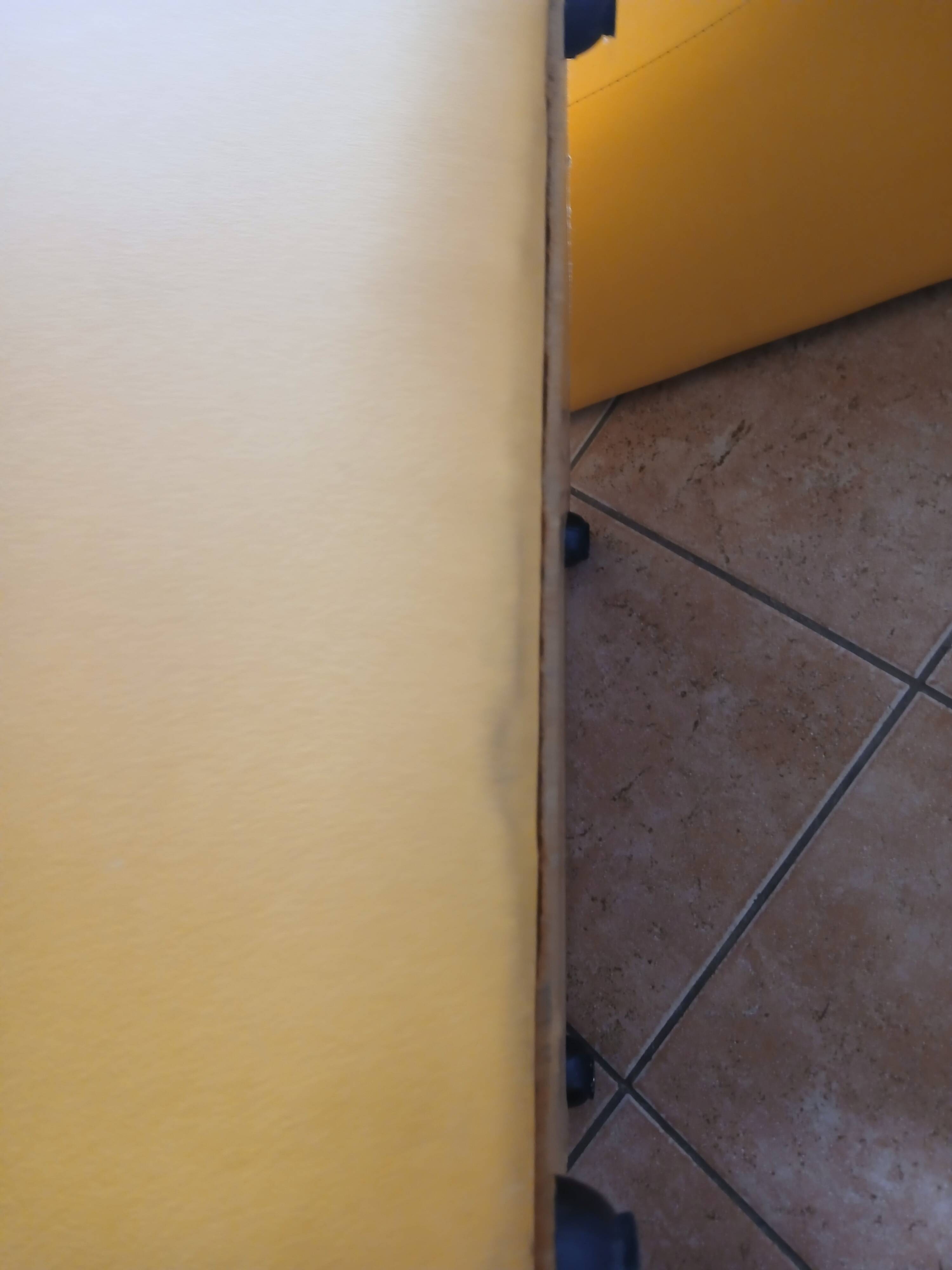 Lot de 4 chauffeuses années 70/80 vintage en similli cuir  jaune moutarde