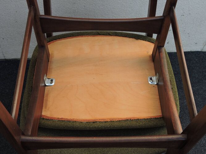 Suite de 6 chaises scandinaves fuselées de salon en Palissandre par Niels Otto Møller