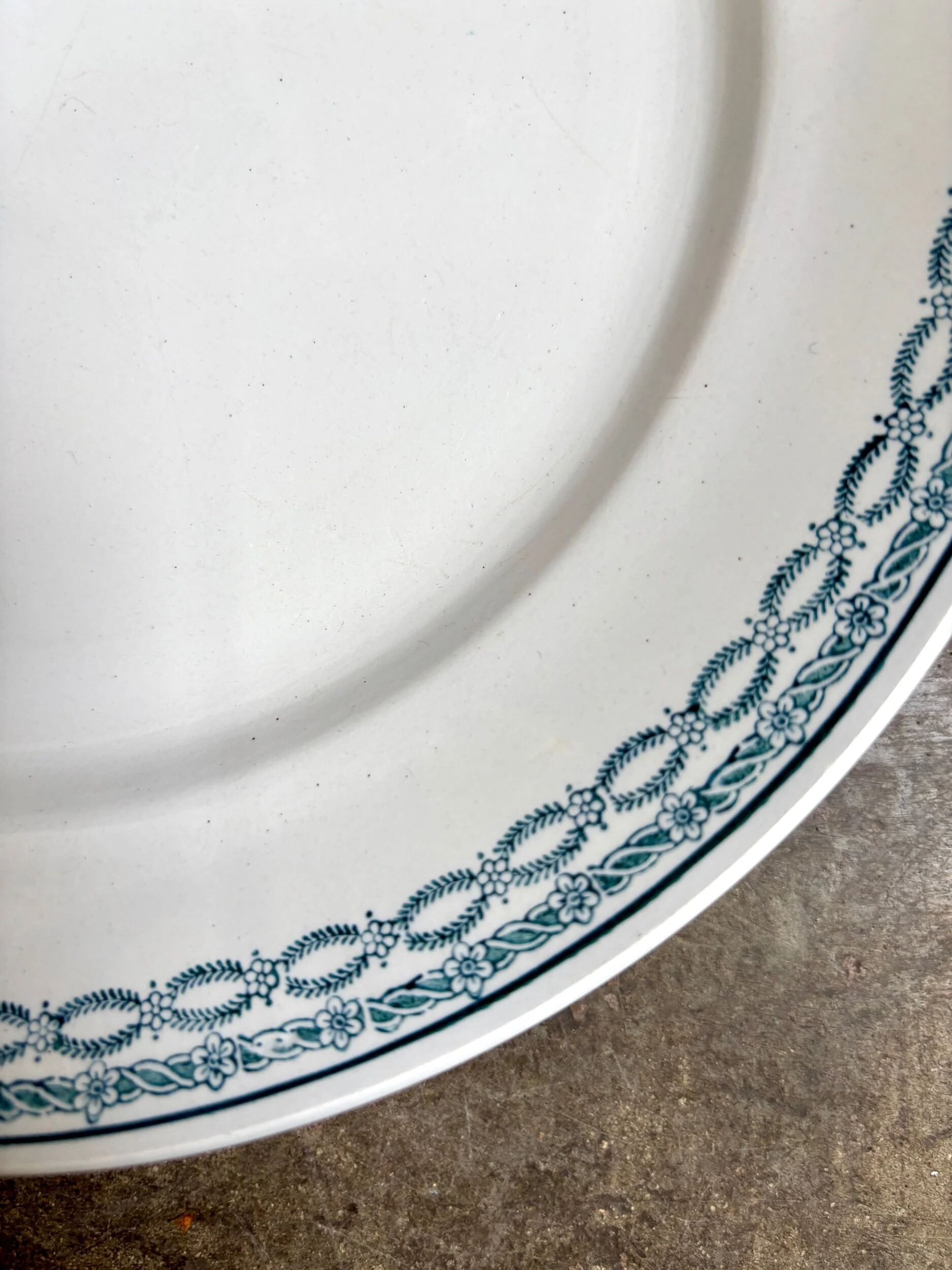 Round flat dish St Amand in blue ironstone