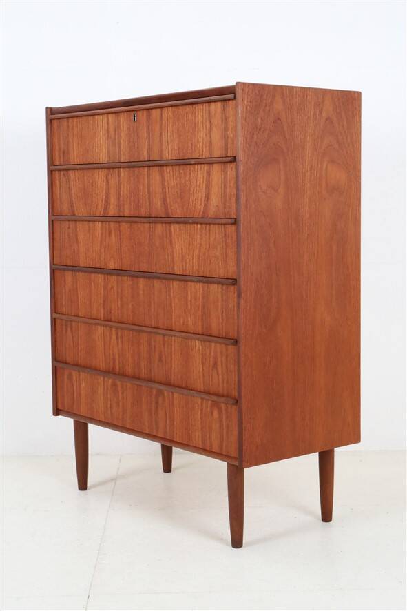 Restored Hanbjerg Møbelfabrik 'Tallboy' teak chest of drawers / Mid-century Danish modern design / 1960s