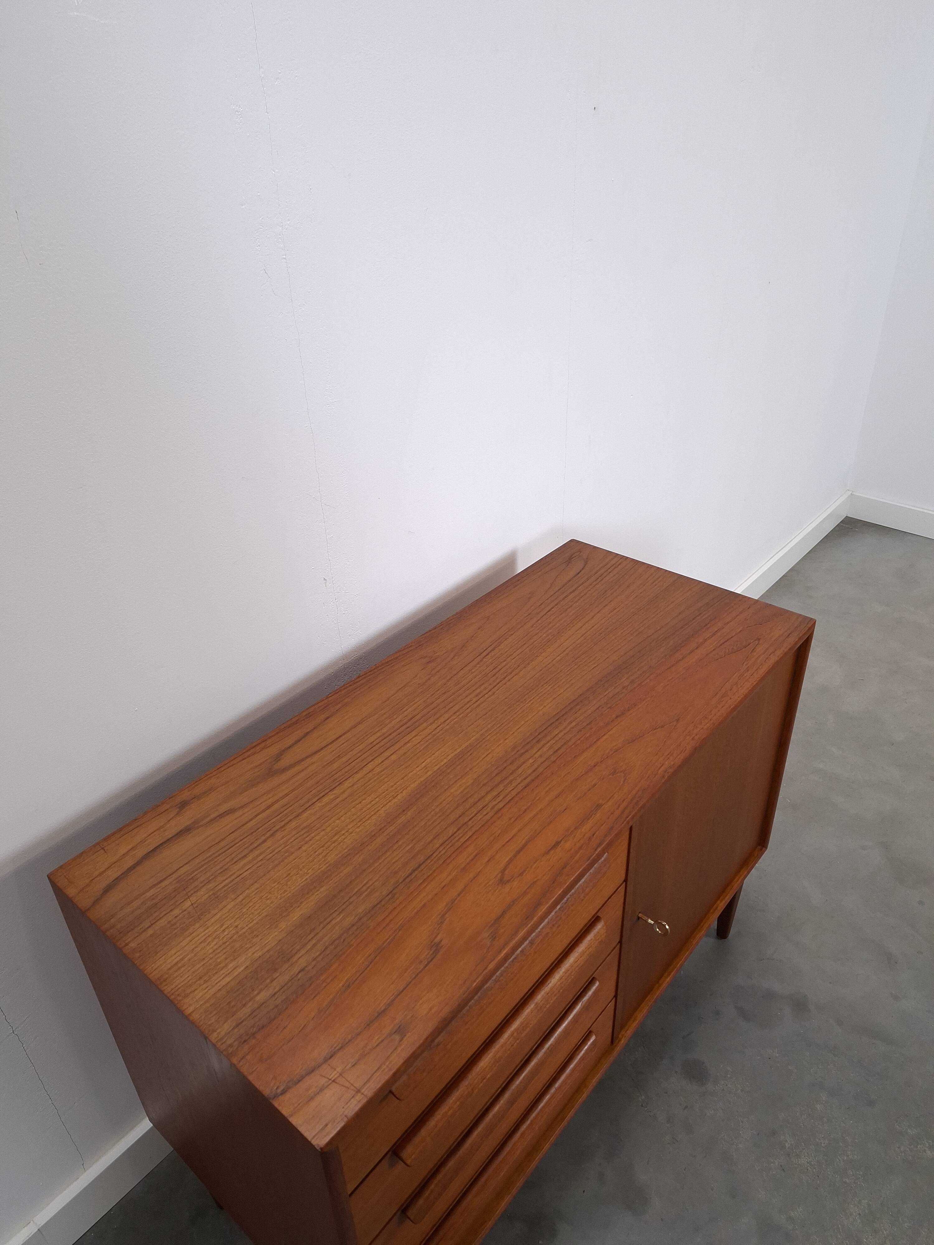 Teak sideboard met 4 lades en houten grepen, Bornhold