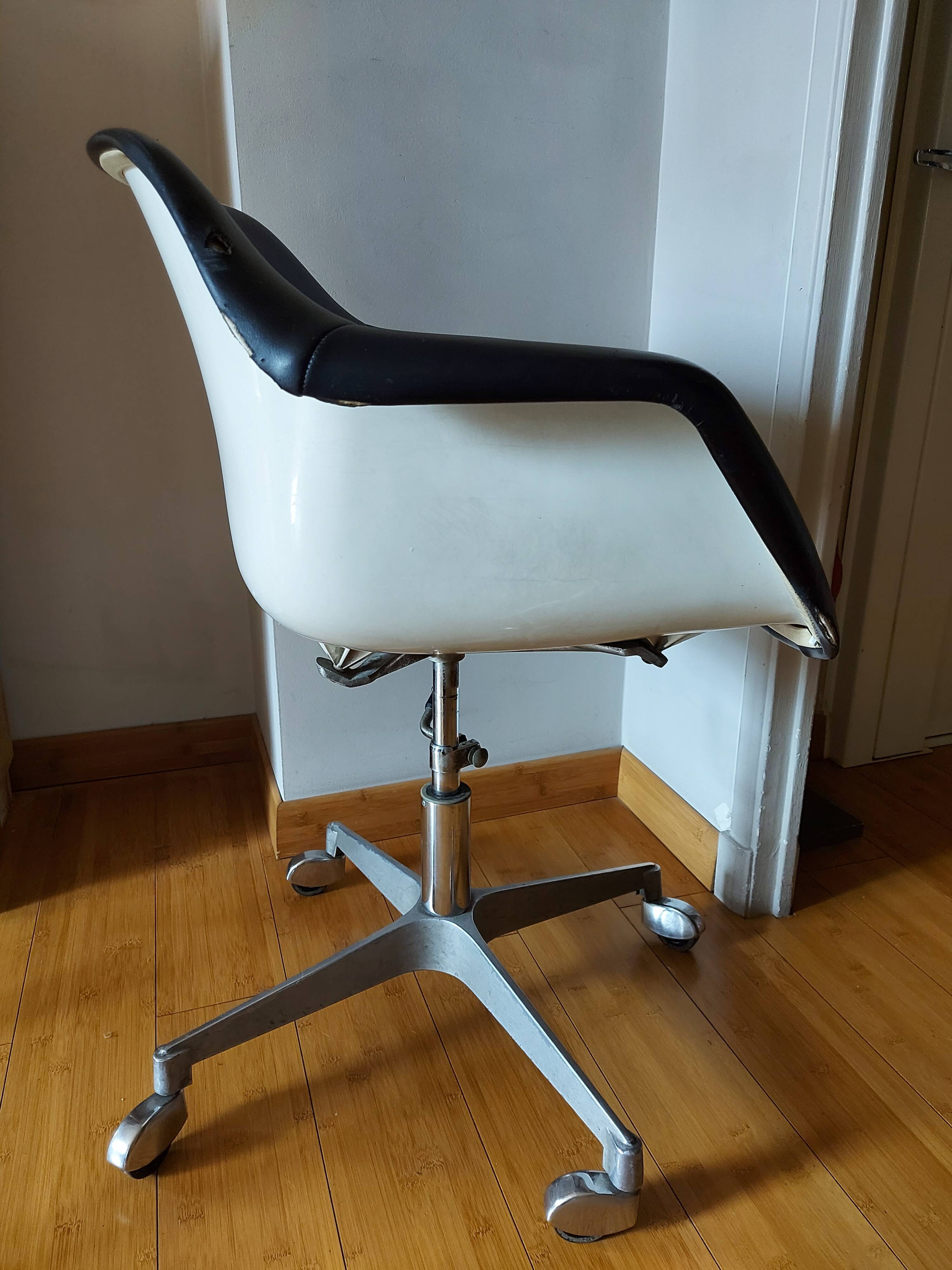 Strafor swivel-hulled office chair