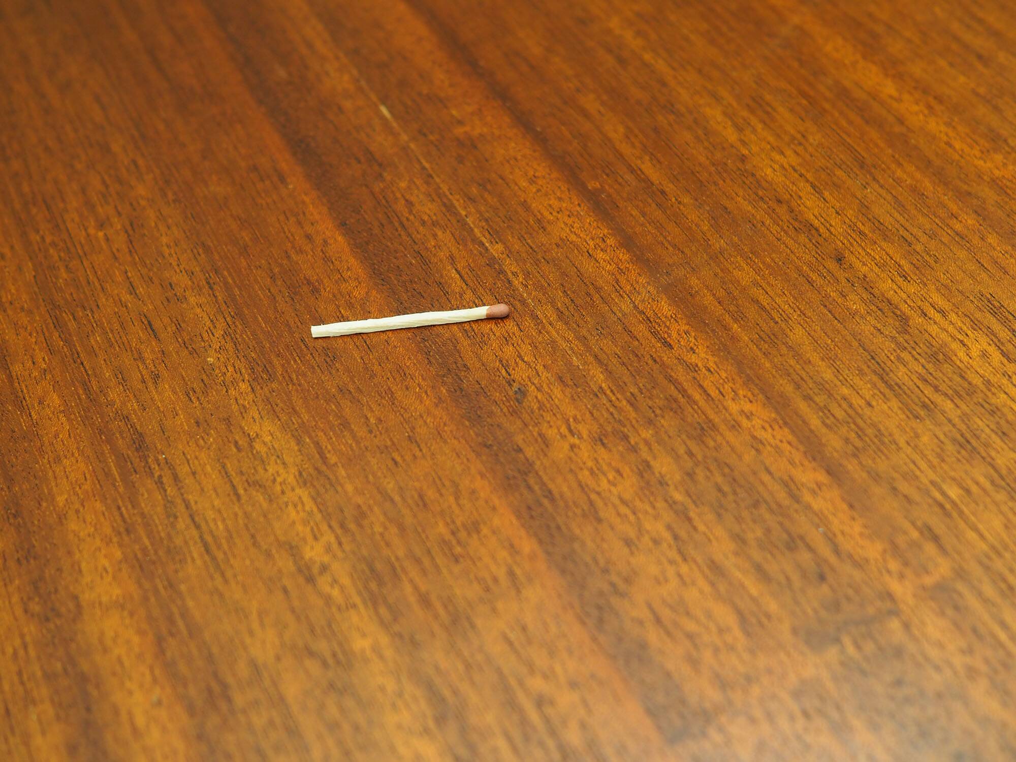Table demi-ronde en teck, design danois, années 1970, fabricant : Bent Krogh