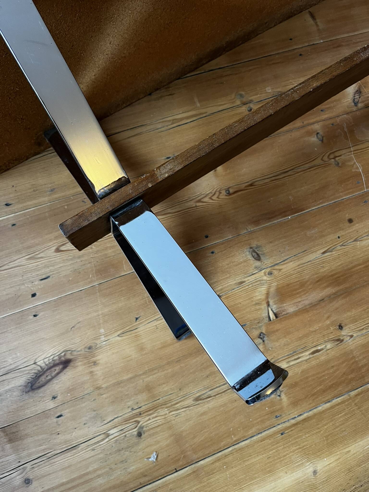 Vintage ceramic coffee table (atomic pattern) with a chrome base.