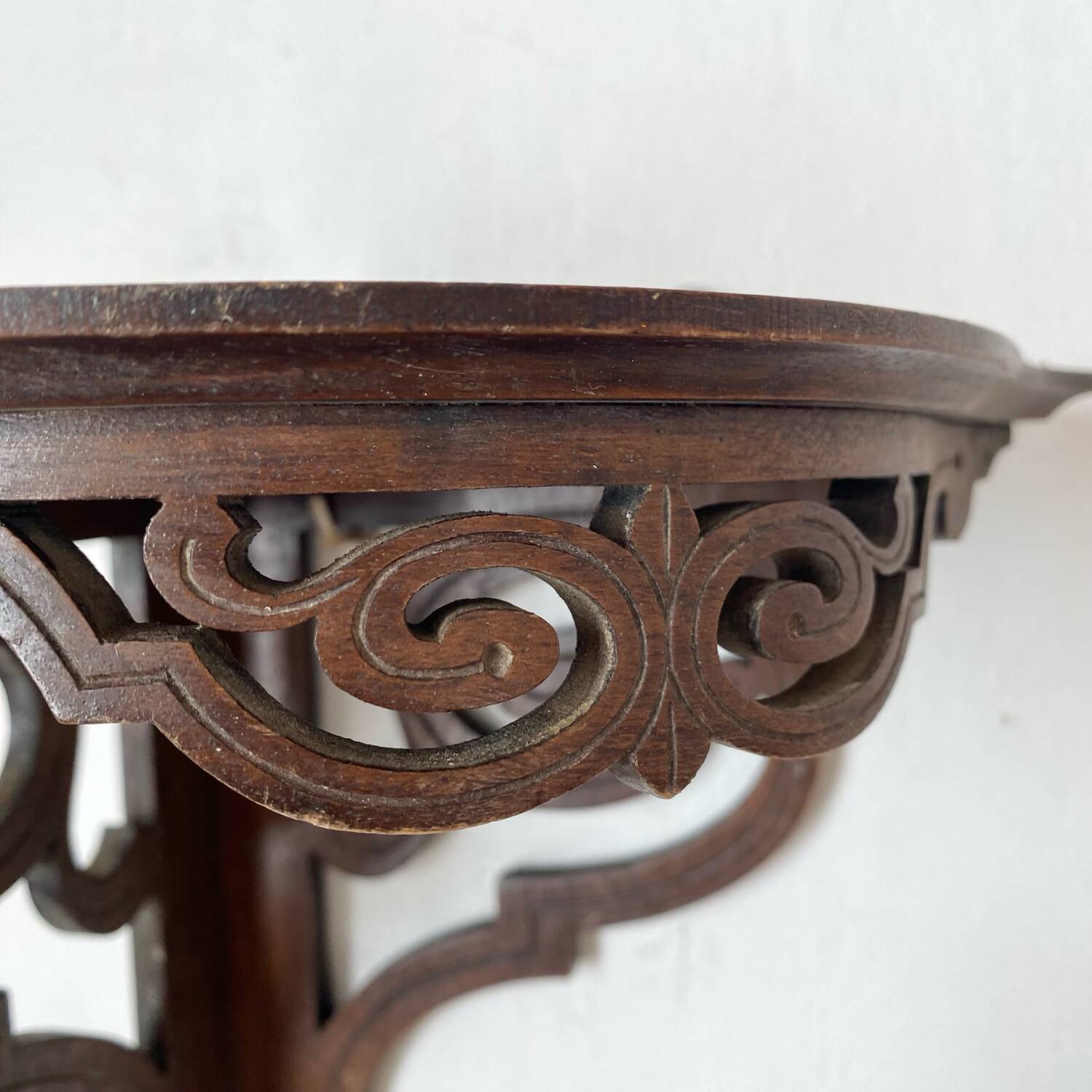 Old corner shelf in openwork wood mp