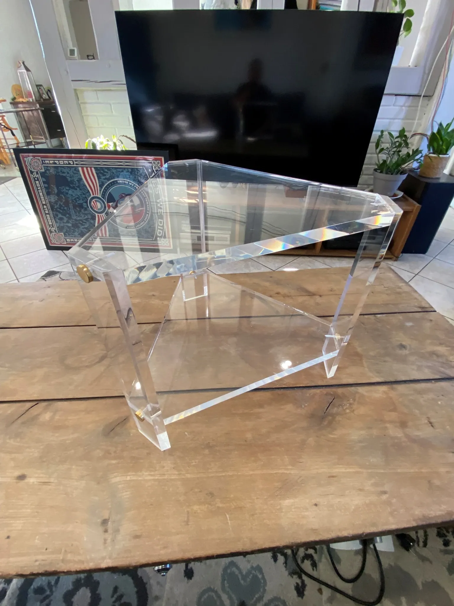 Triangular plexiglass coffee table end table Altuglas David Lange 70