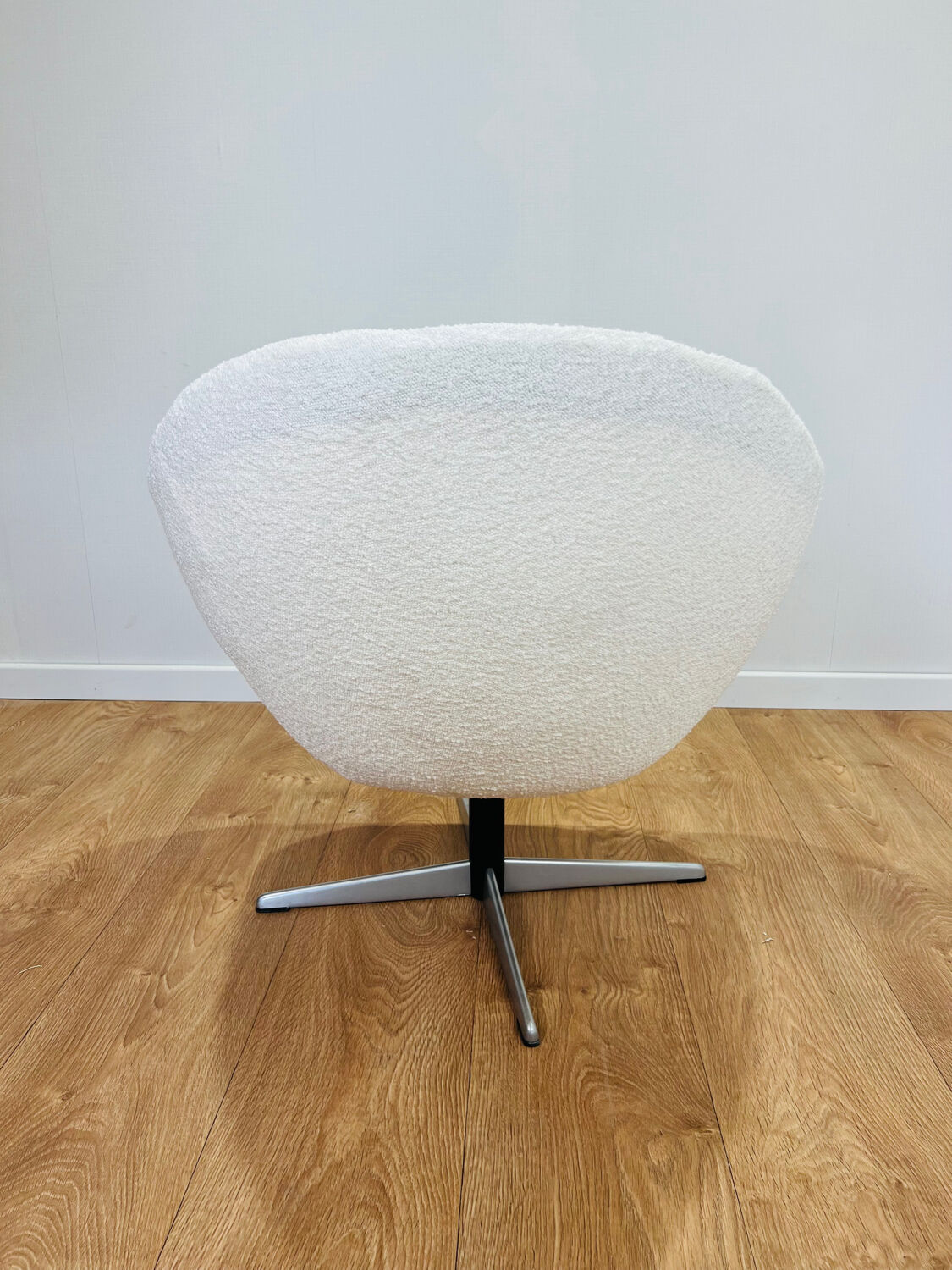 Shell armchair