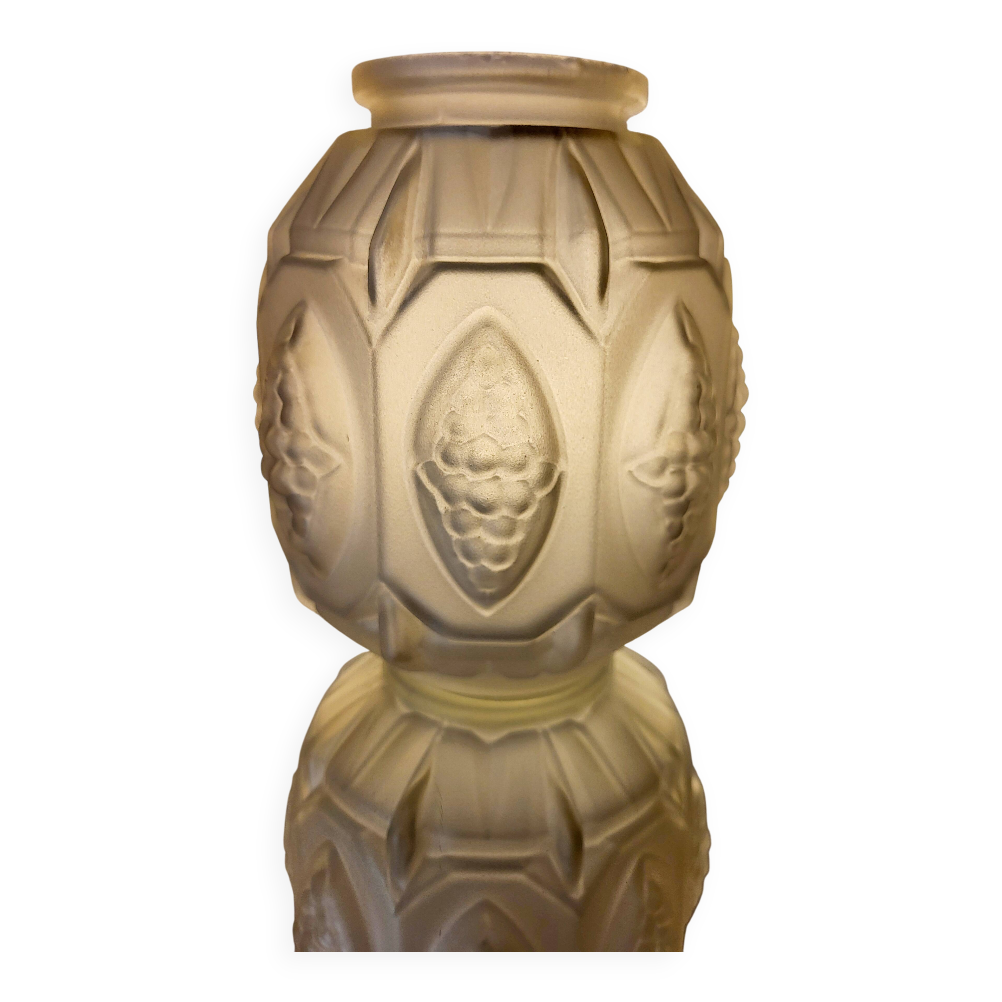 Vase Art déco en verre pressé dépoli avec décor floral, probablement des années 40