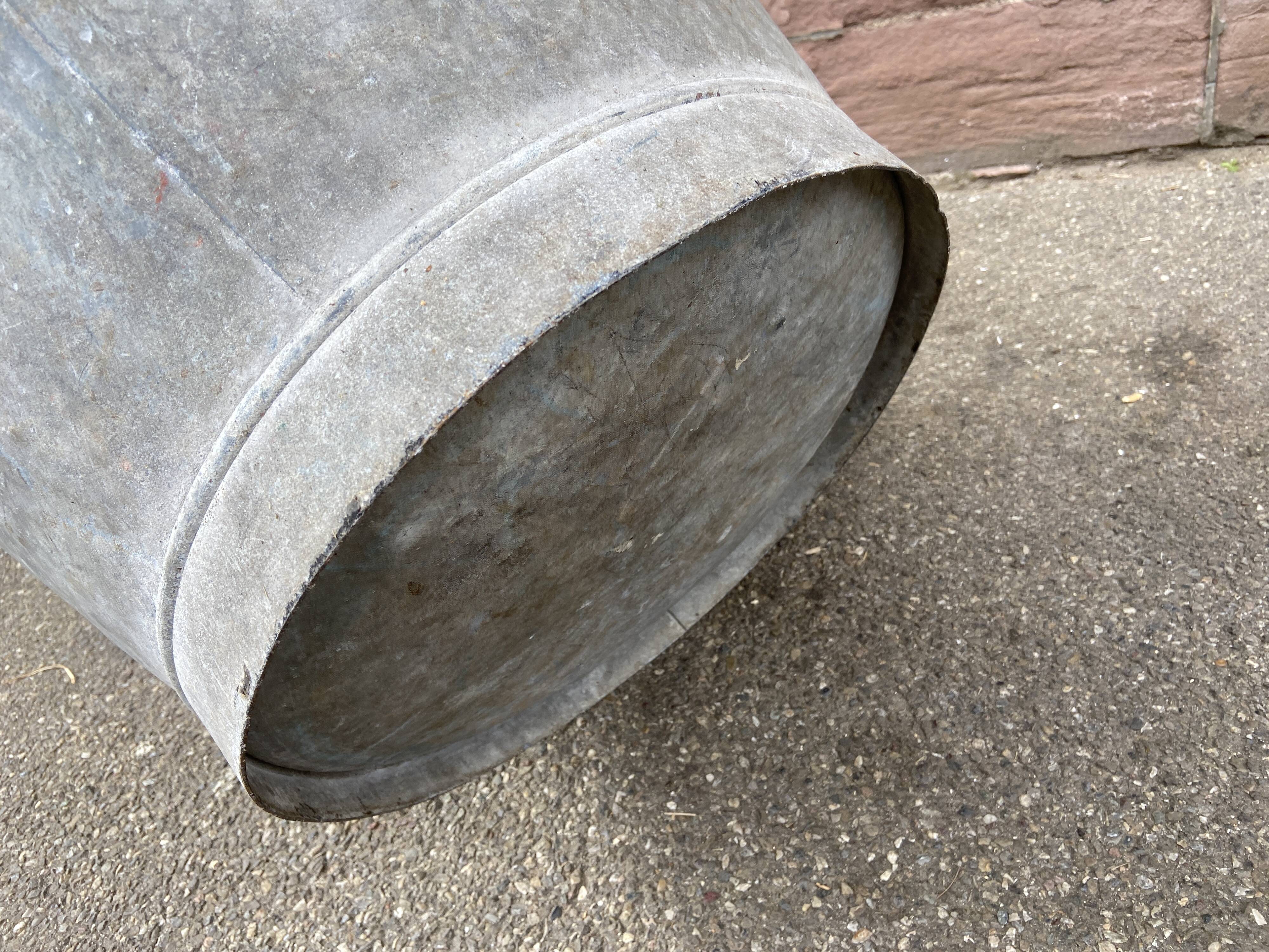 Very large vintage zinc basin 70 liters