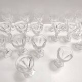 Ensemble postmoderne de dix-huit verres à boire en cristal massif par Kosta Boda, Suède