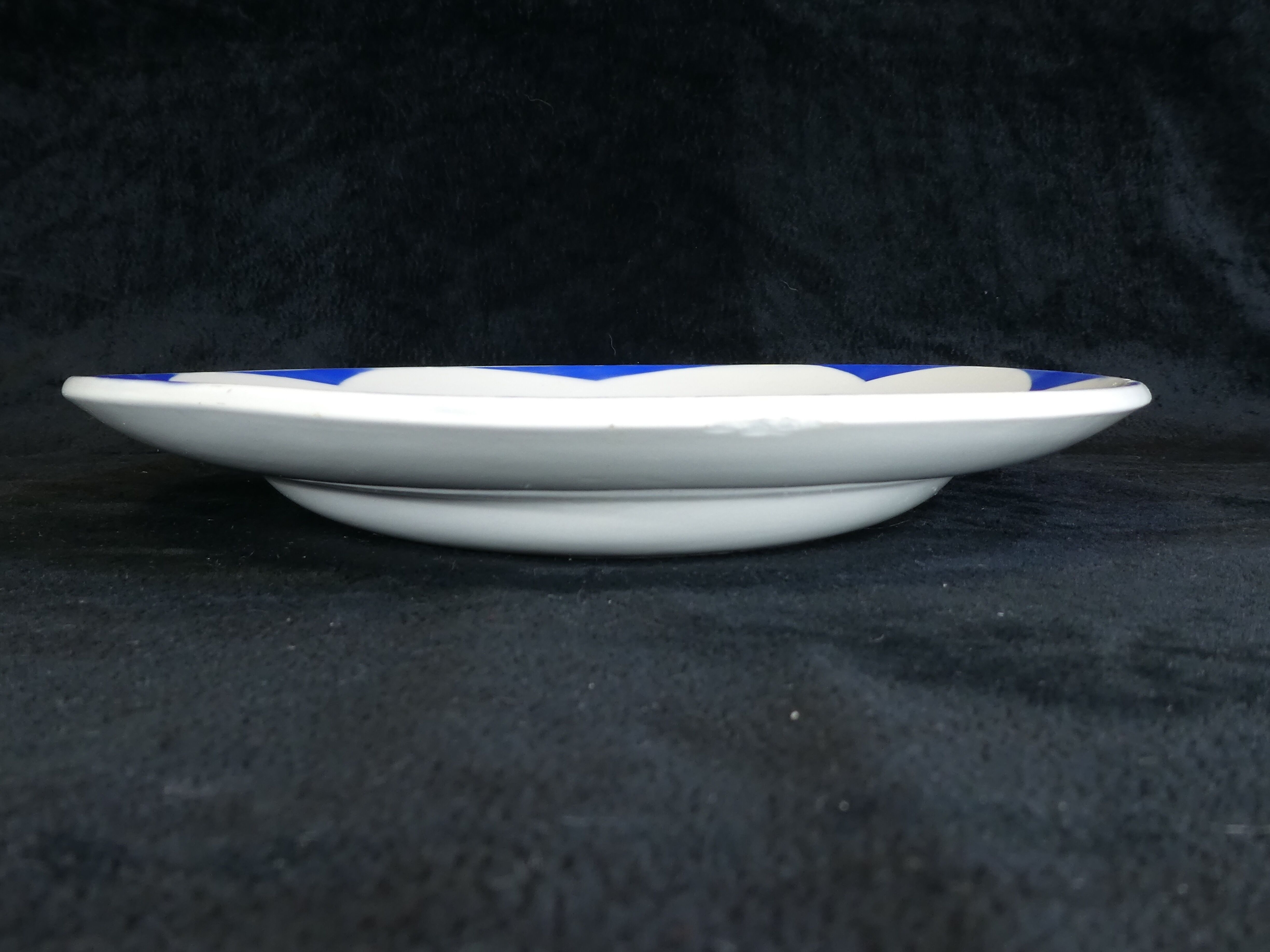 Former plat oavle in faïence of Digoin Sarreguemines model corsica