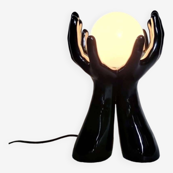 Lampe mains noire et opaline blanche.