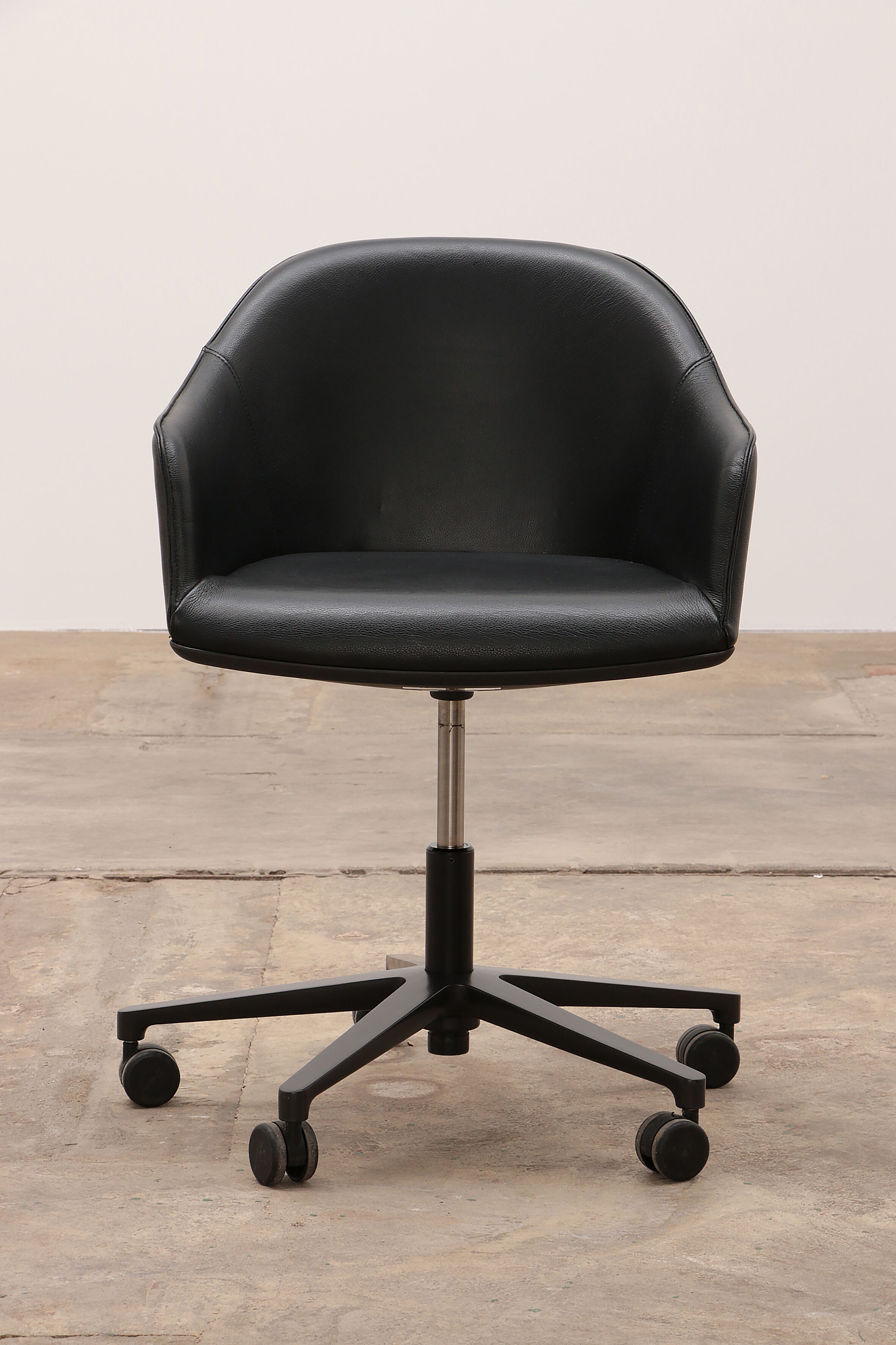 Vitra softshell office chair design by Ronan & Erwan Bouroullec.