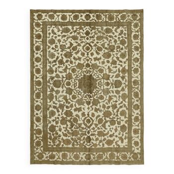 275 cm x 367 cm beige wool carpet