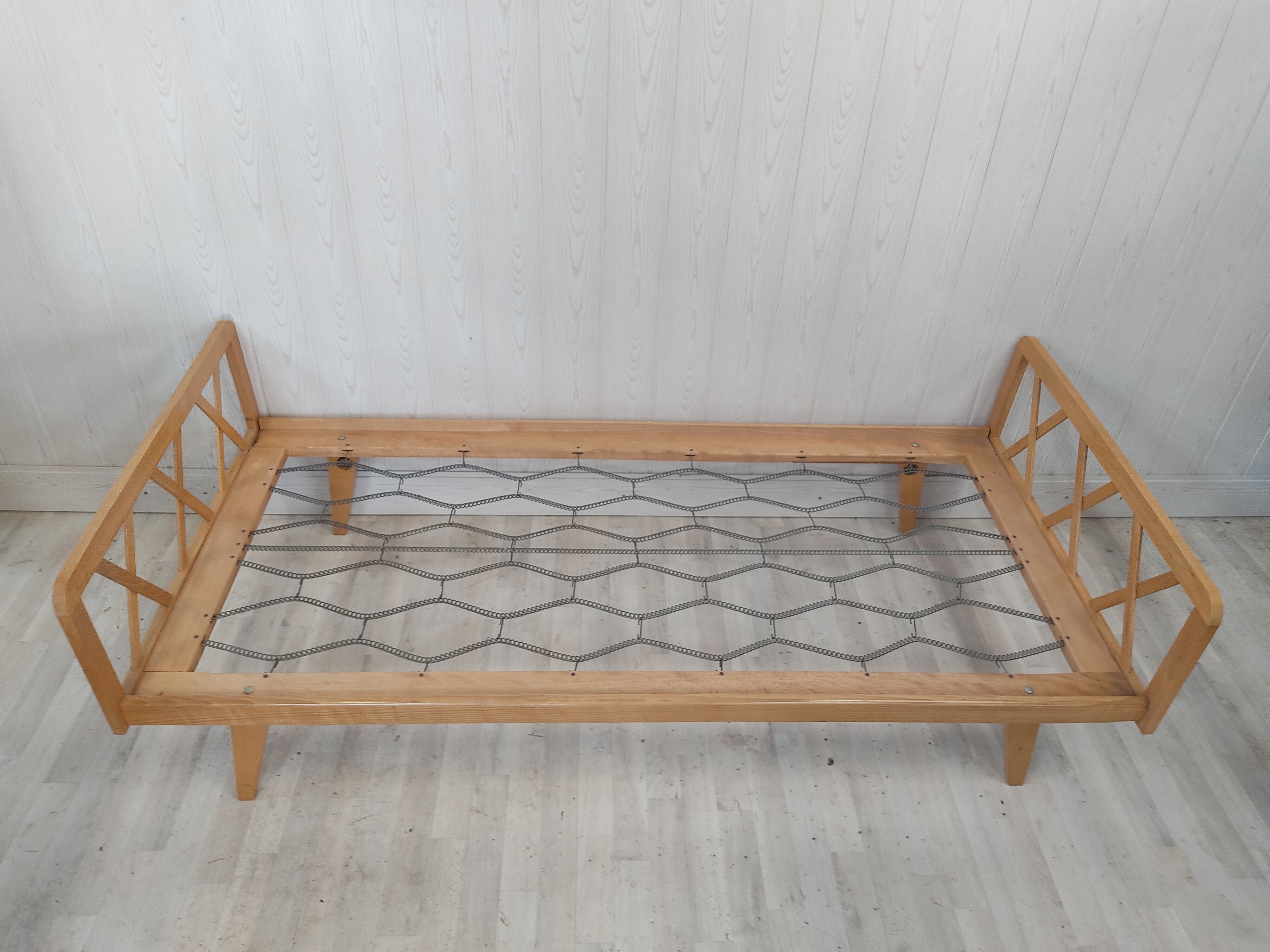 Sofa bed daybed compass feet 90x190cm