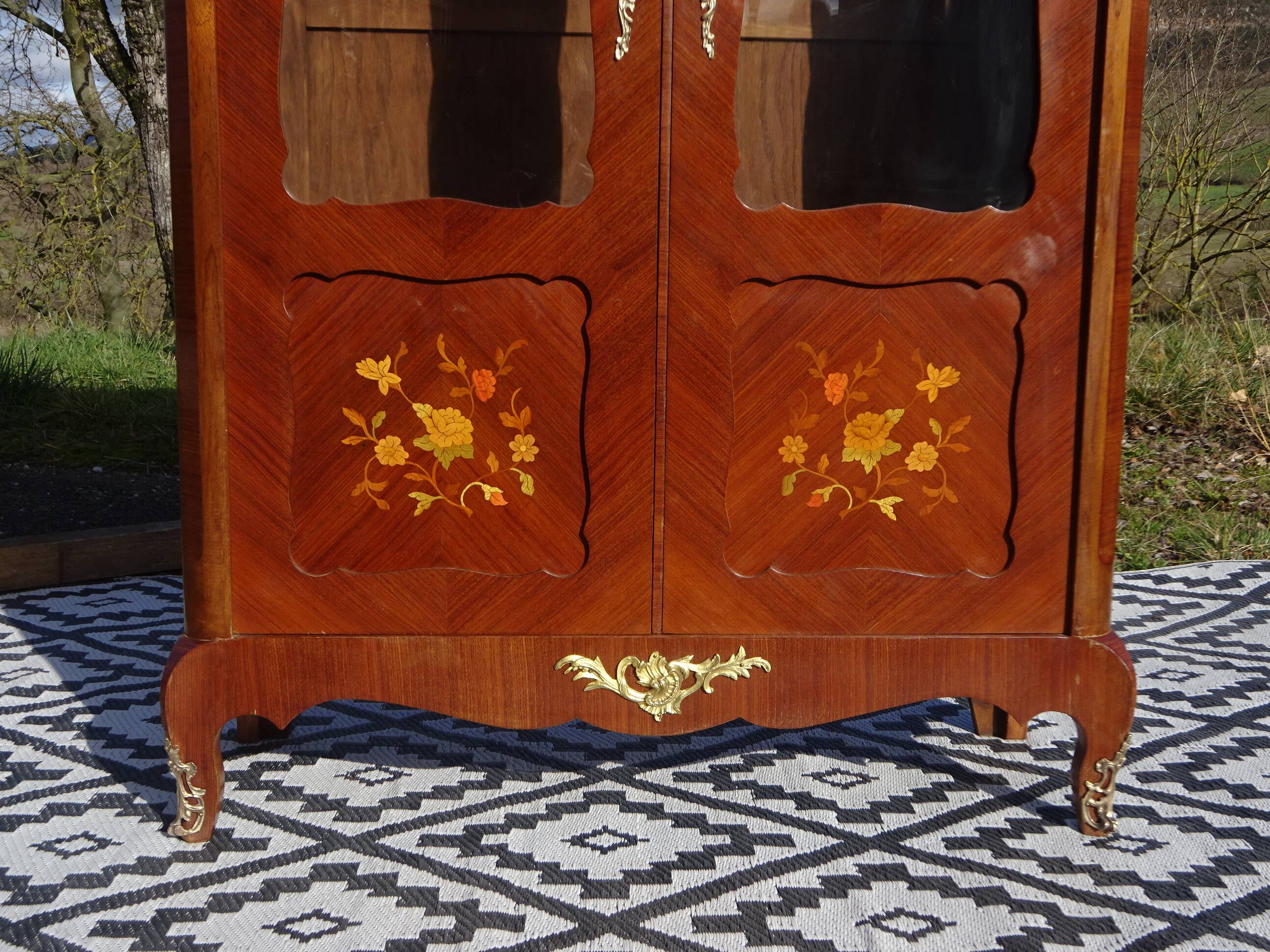 Glass library with rosewood marquetry in the Louis XV style.