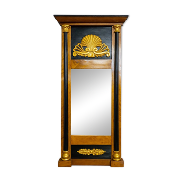 Empire period mirror in gilded and blackened wood – Shell pediment
