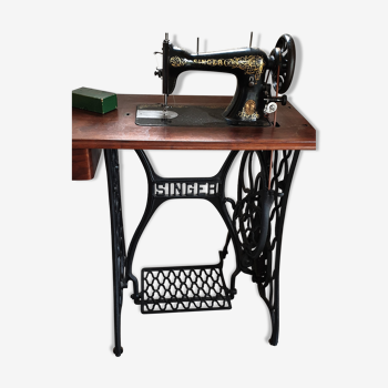 Singer vintage sewing machine