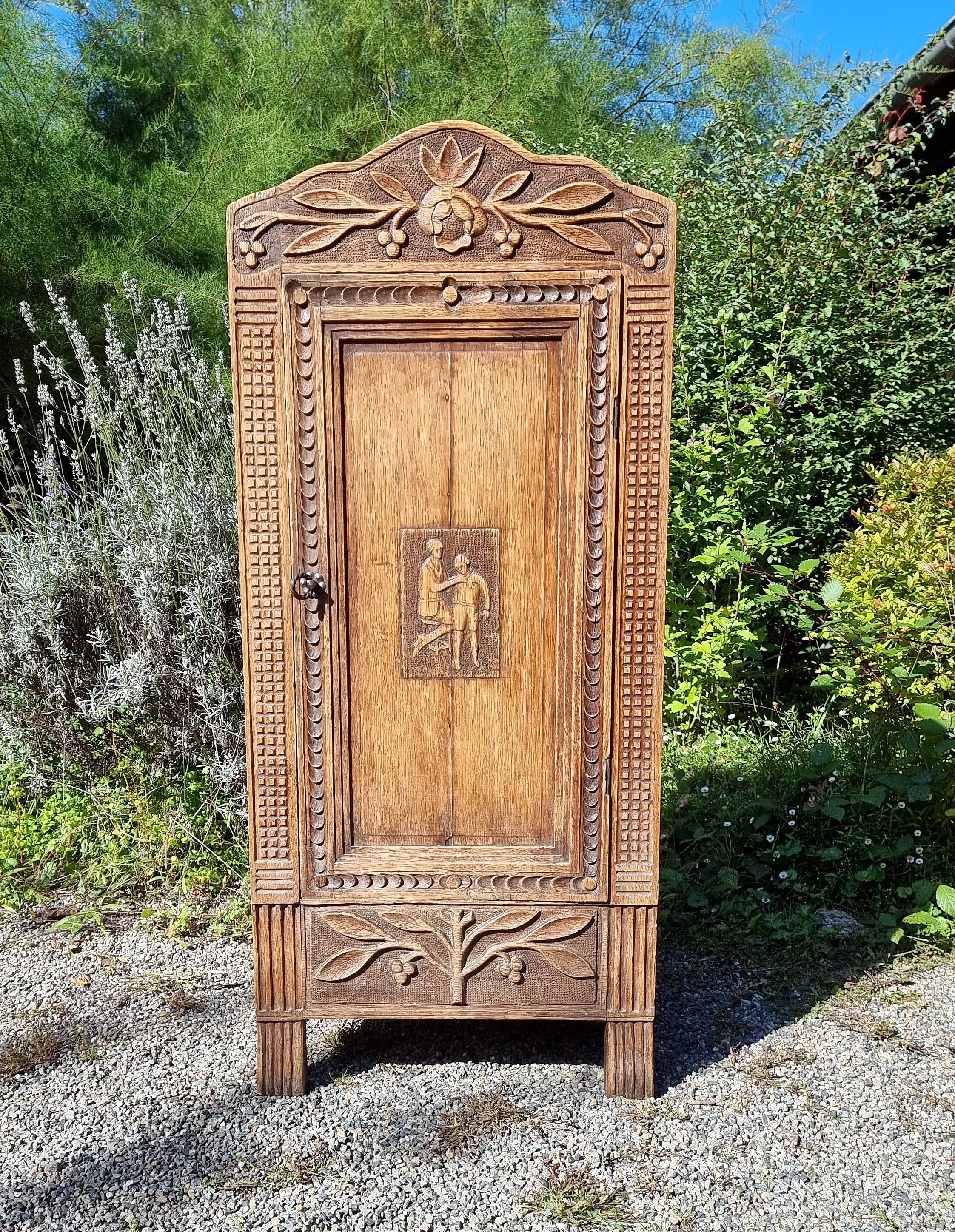 Small piece of furniture with 1 door, old oak jam cupboard