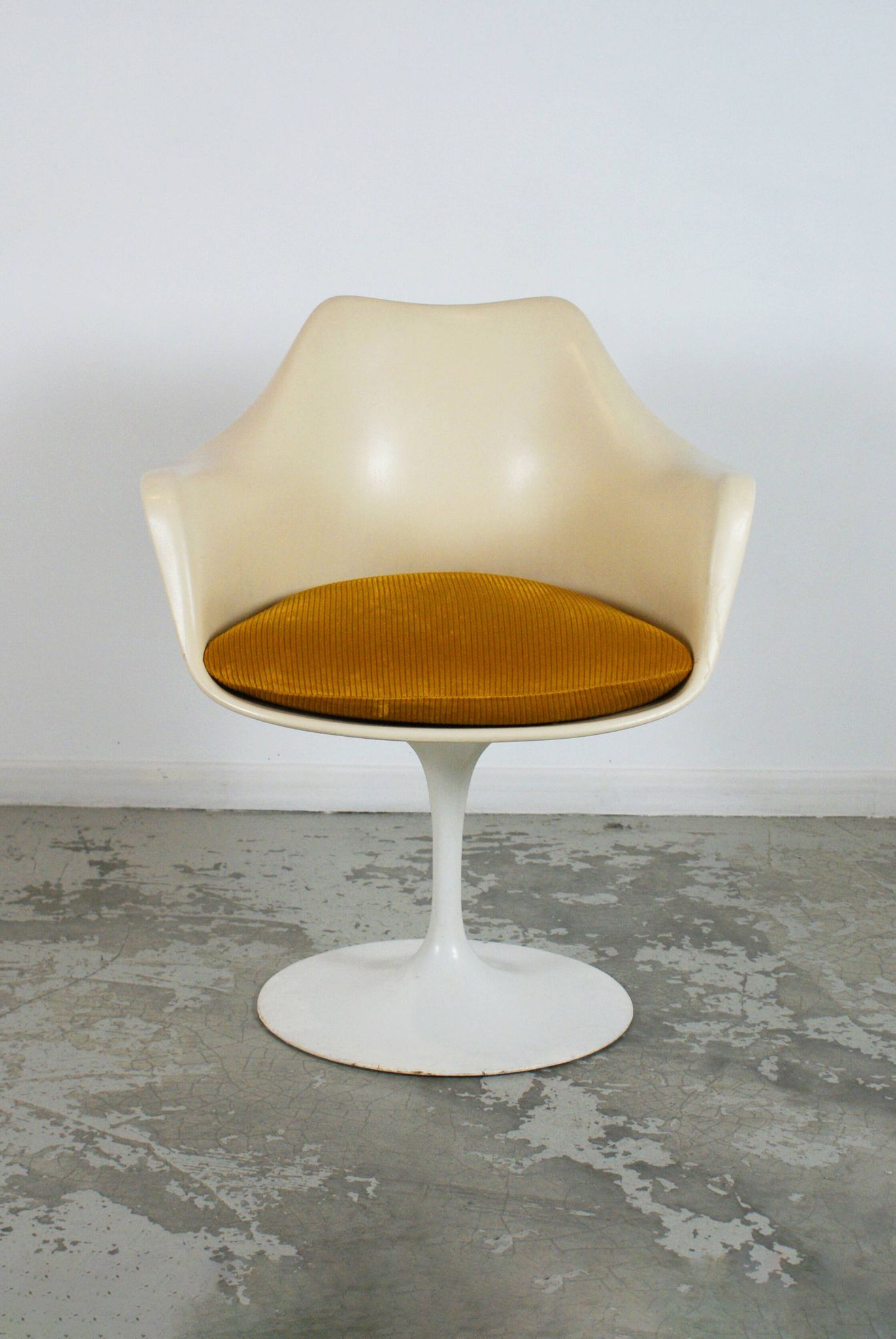 Tulip armchair by Eero Saarinen for Knoll International