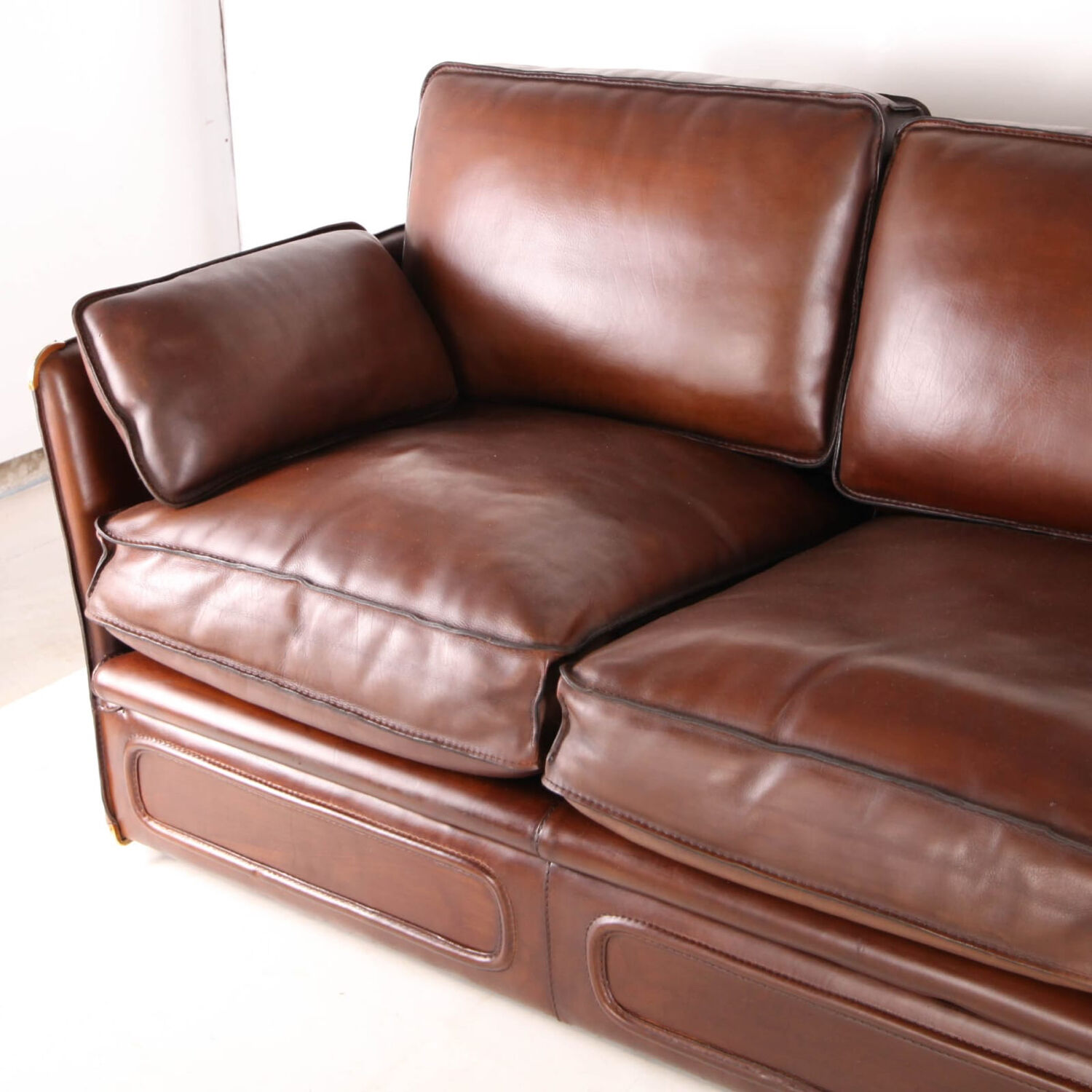 Paire de canapés cuir Roche Bobois