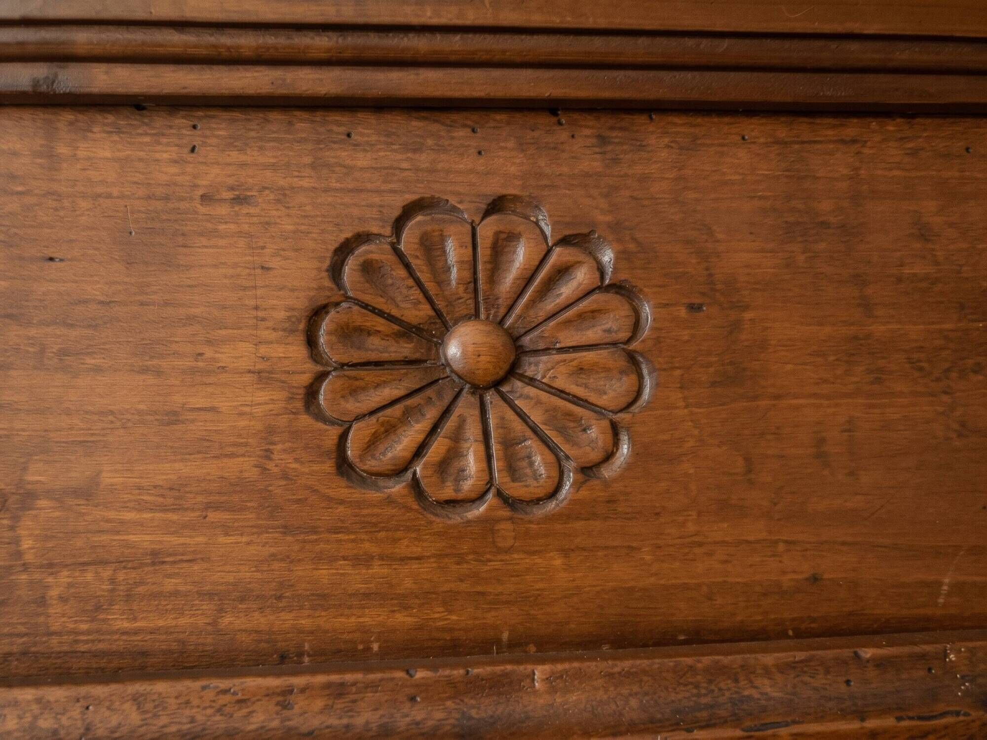 Antique bonnetière wardrobe in solid wood, Louis XV style.