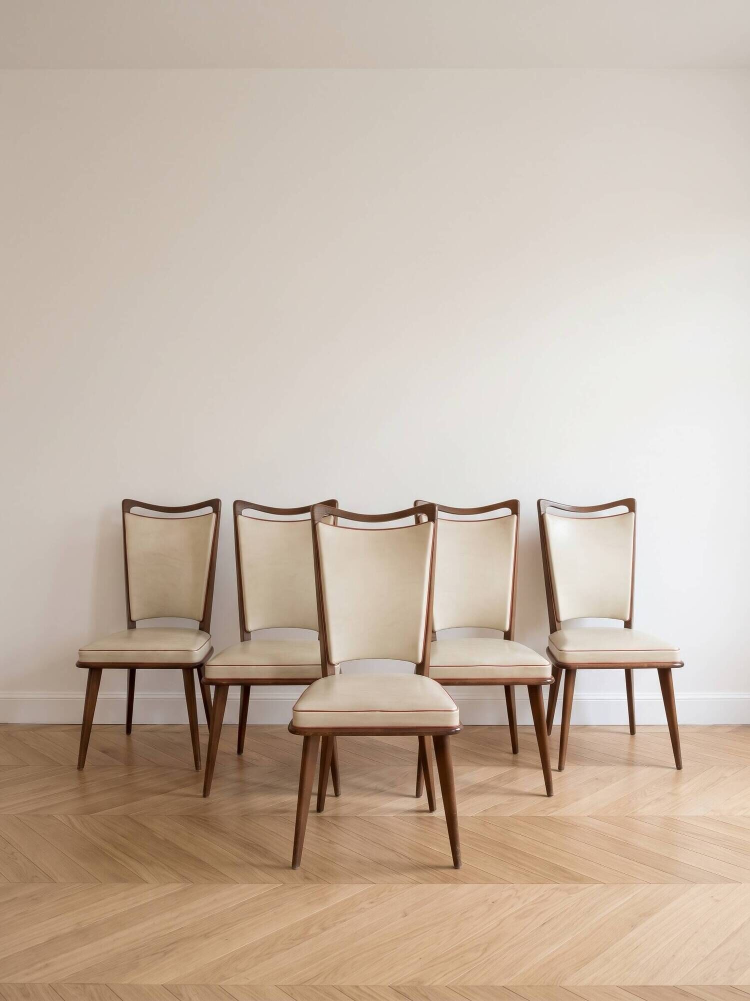 Set of 5 vintage 1950s dining chairs in wood and white.