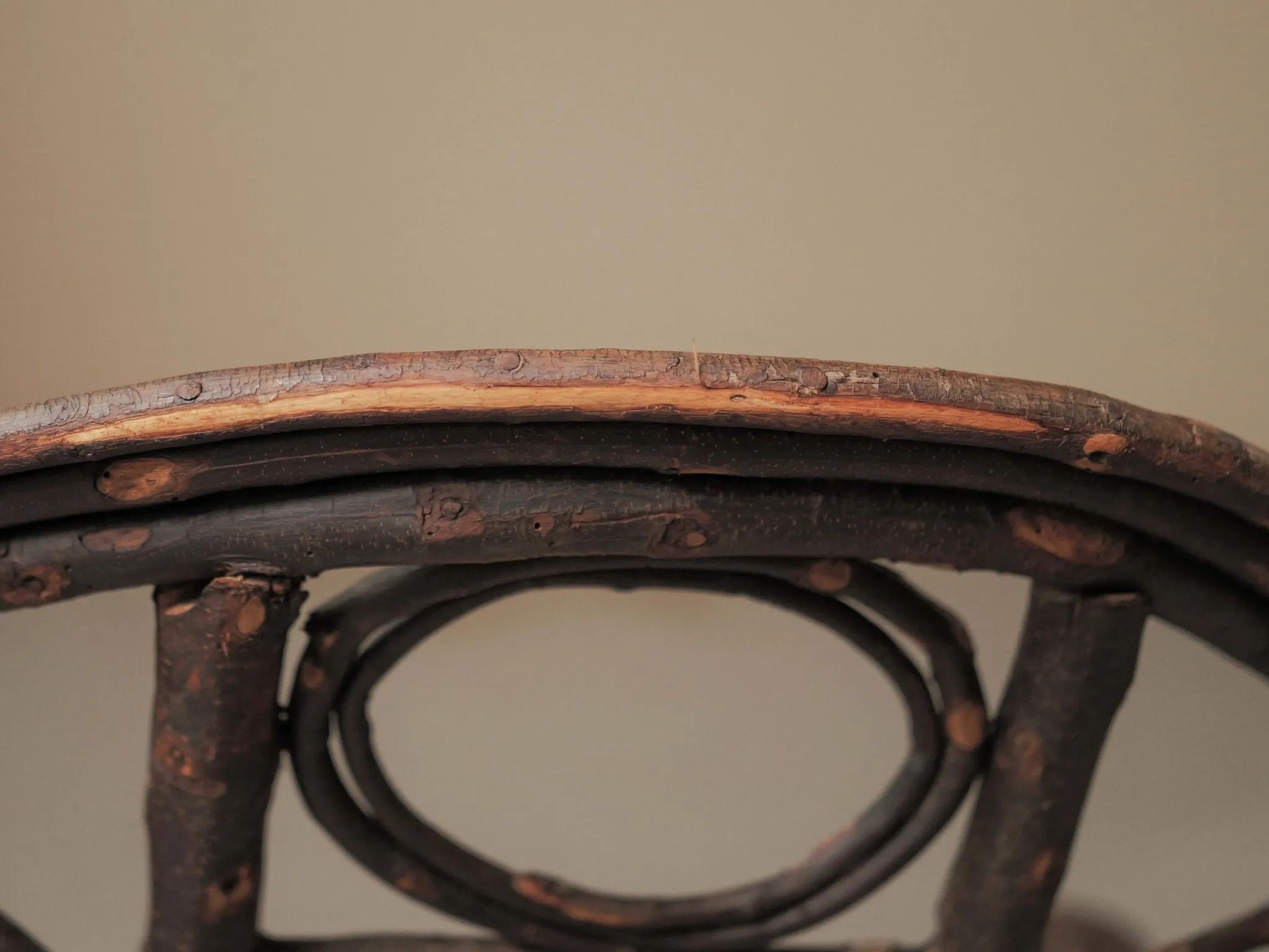Fauteuil sculptural en bois courbé , Art Populaire, vers 1900