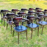 16 Chaises Bistro avec des pieds metal