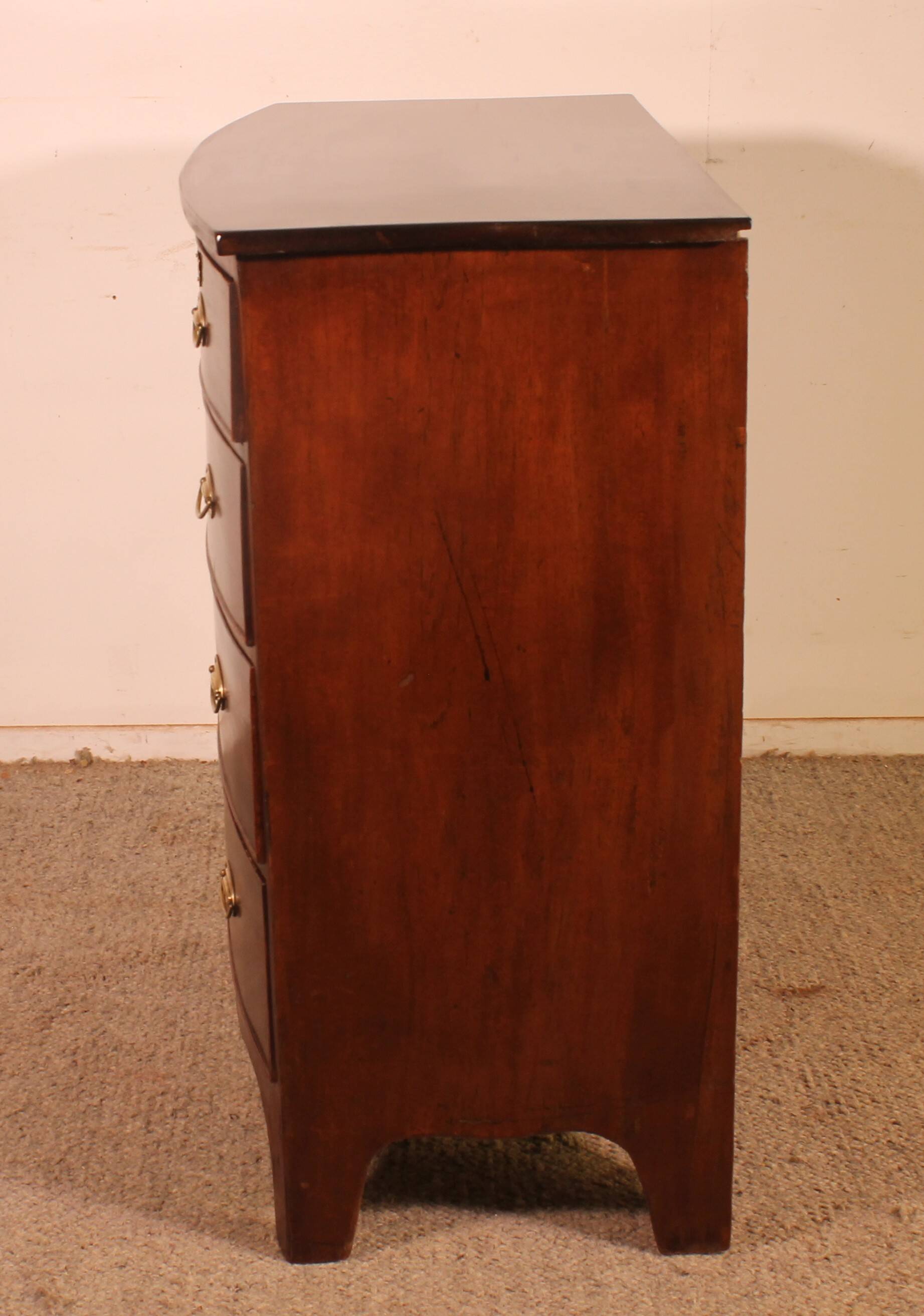 commode bombée en acajou du début du 19° siècle