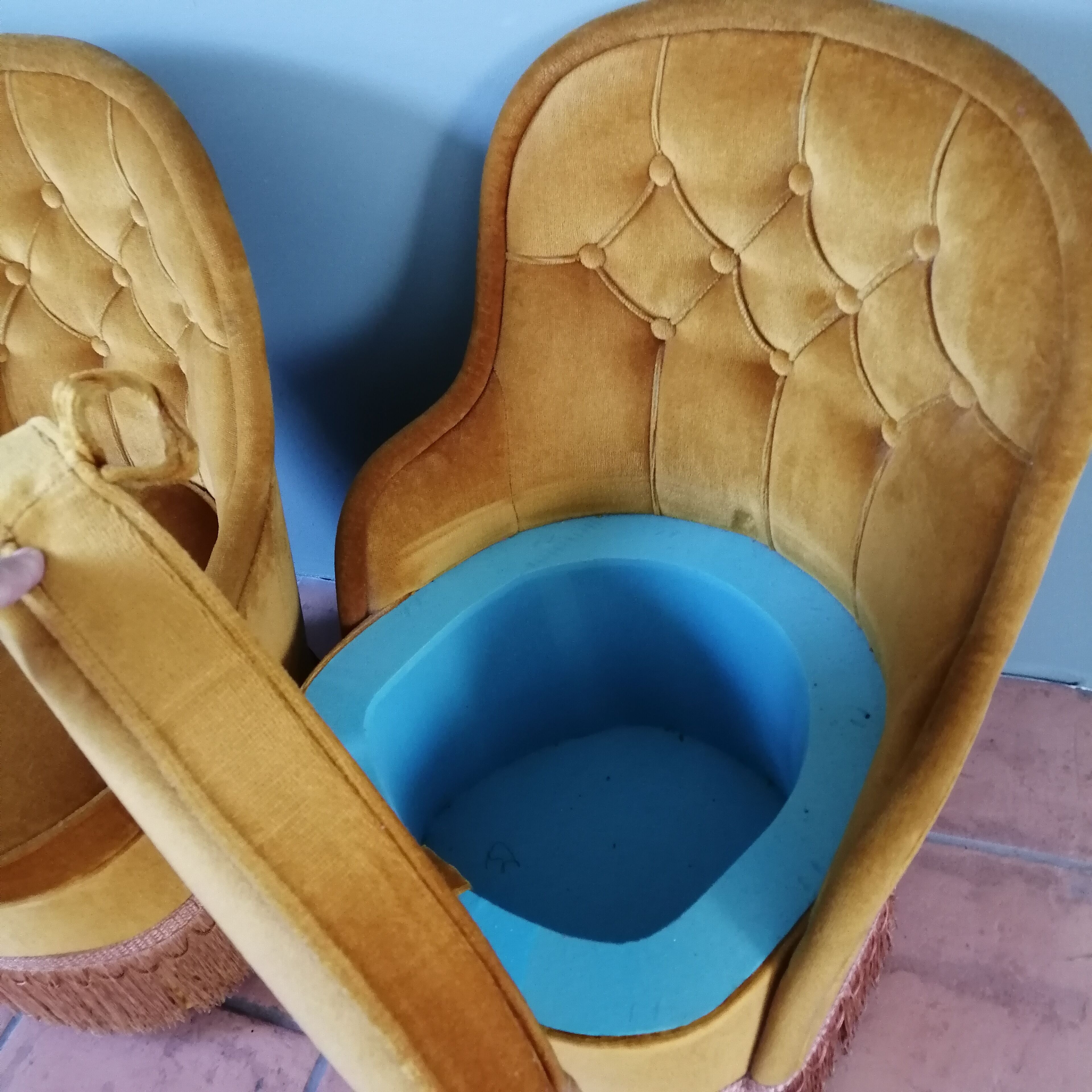 Pair of toad armchairs chest 80s