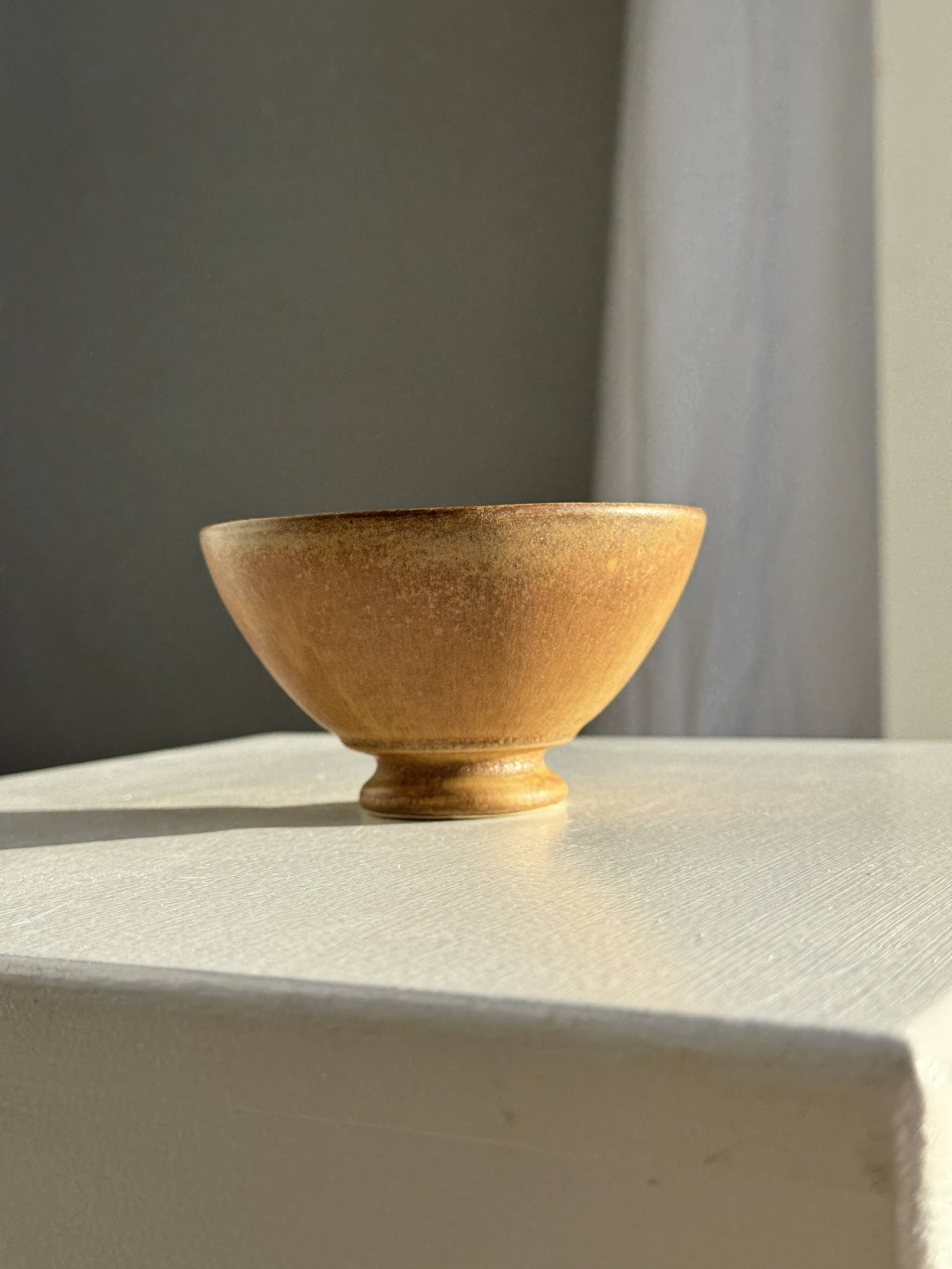 Set of 3 vintage mini bowls on foot, stoneware on pedestal H9 D10.