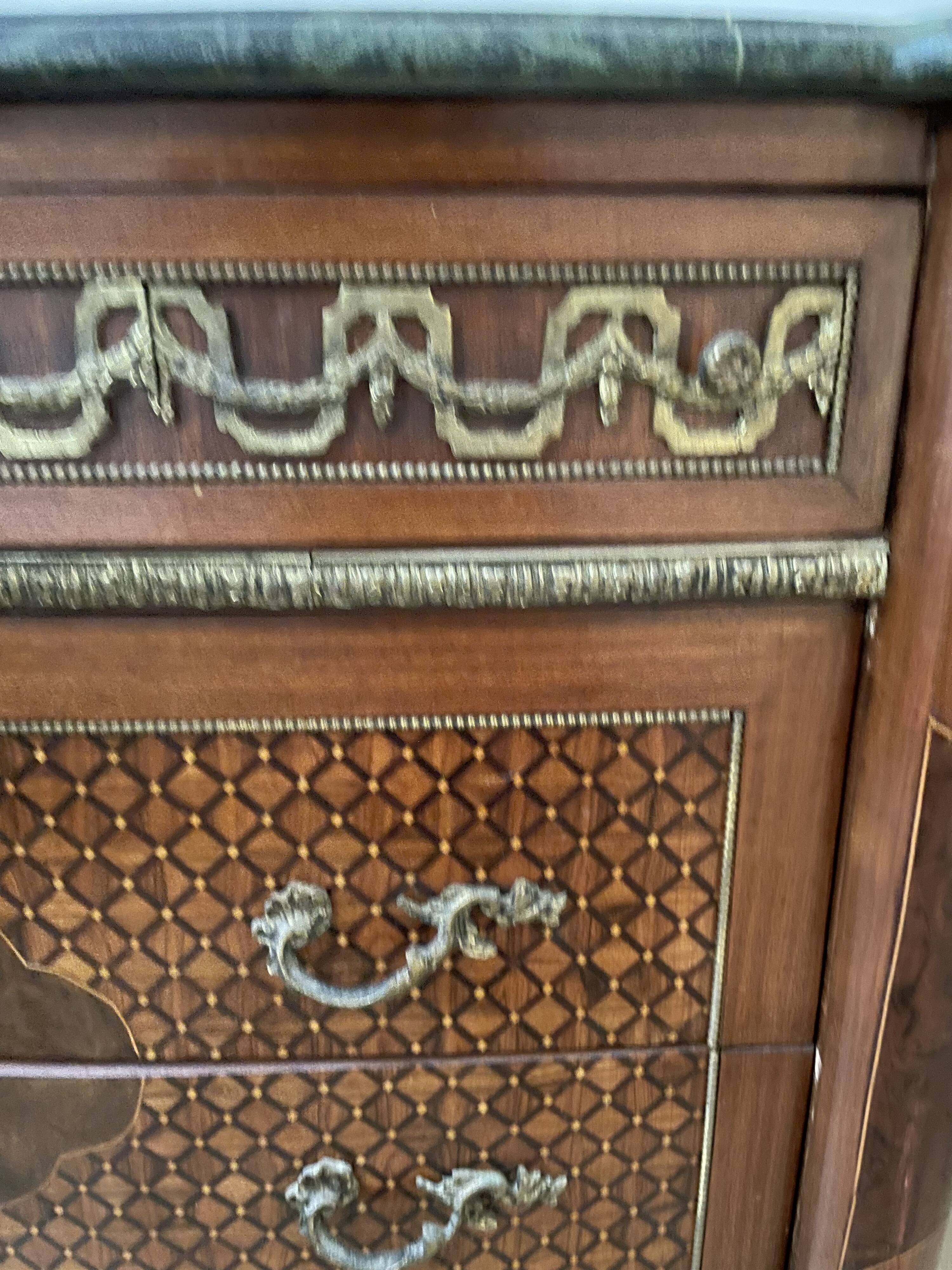 Commode style Louis XVI
