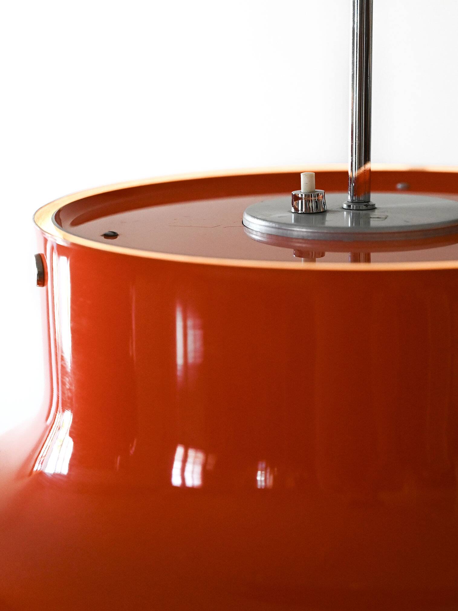 Paire de suspensions orange « Bumling » par Anders Pehrson